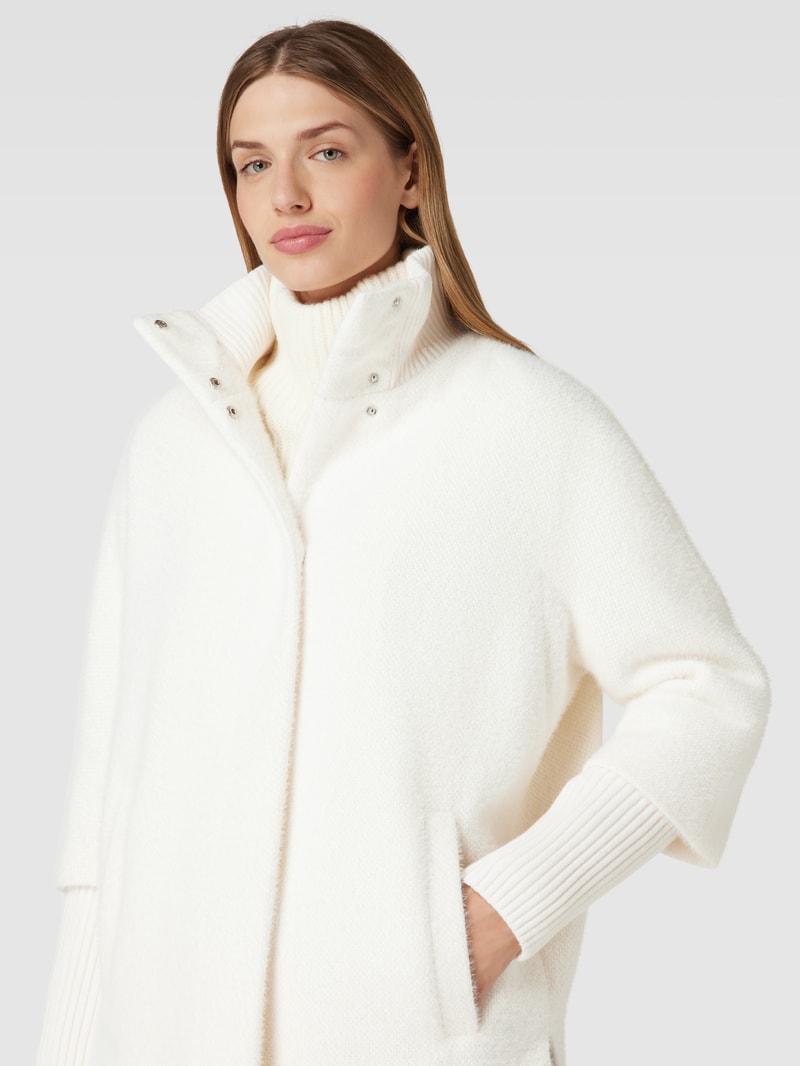 Jacke mit seitlichen Eingrifftaschen in weiß
