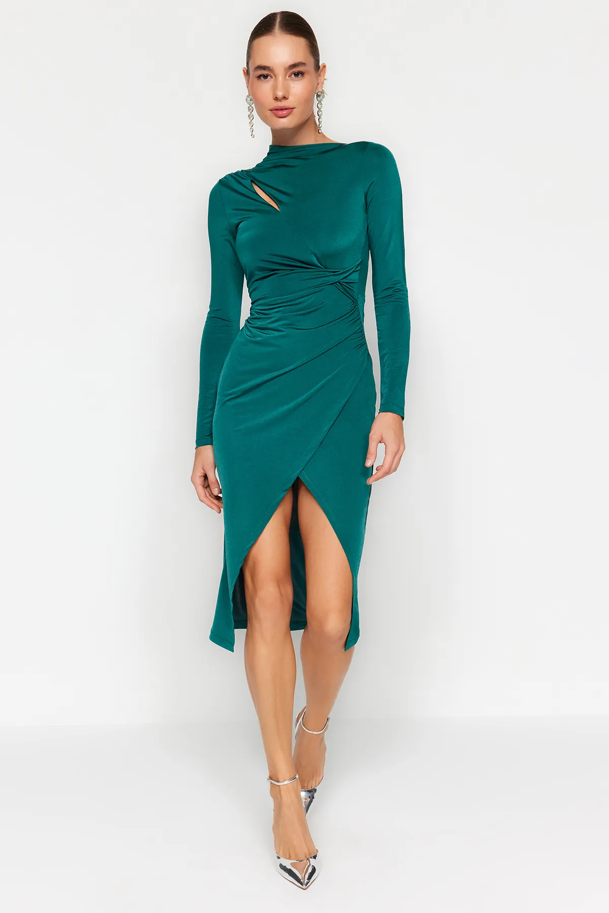 Trendyol Collection  Smaragdgrünes, figurbetontes Strickkleid mit Fenster-/Ausschnittdetail TPRAW24EL00143