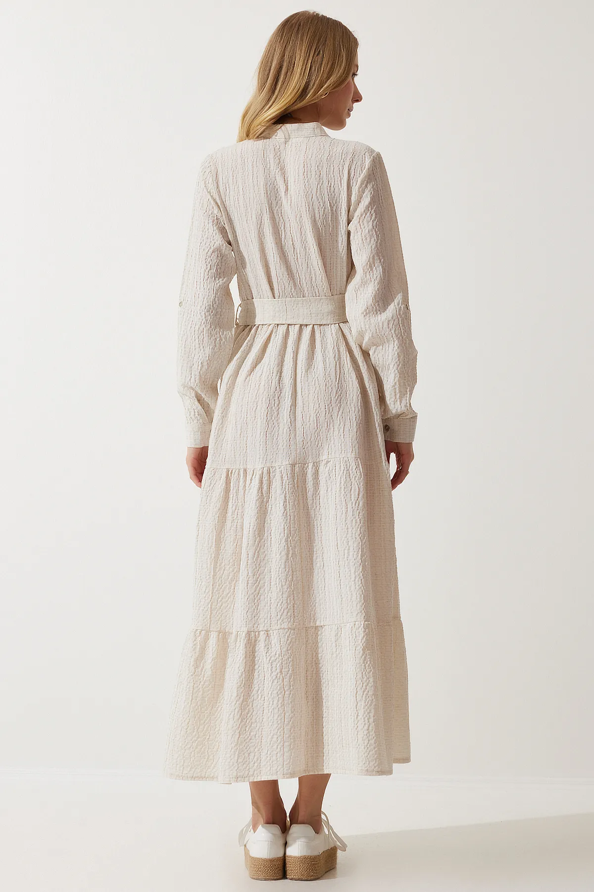 Happiness İstanbul  Cremefarbenes, langes Hemdkleid aus Leinen mit Volant und Spitze für Damen, DM00133