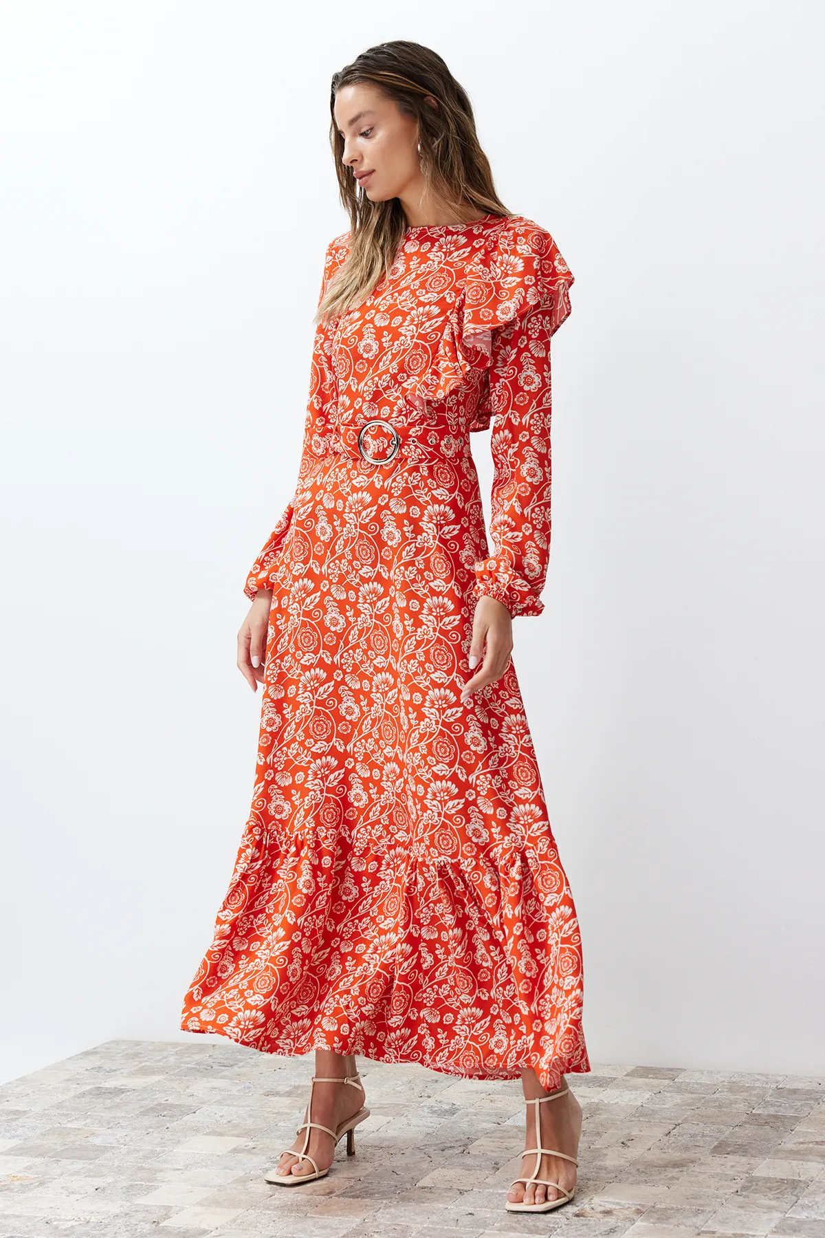 Trendyol Modest  Rotes, mit Blumen gefüttertes, Rüschen-detailliertes, gewebtes Kleid mit Gürtel TCTSS24EB00069