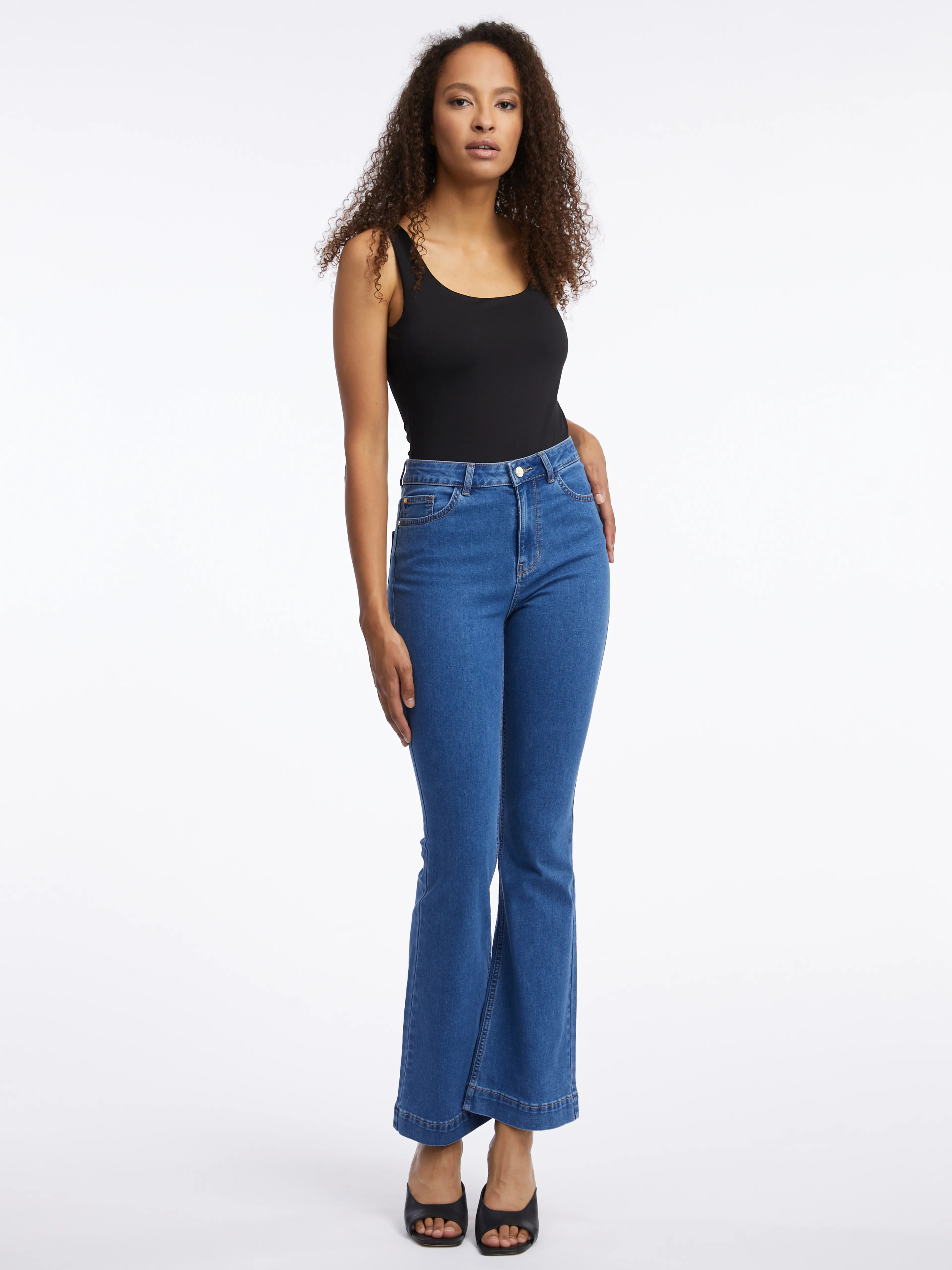 Dunkelblaue Damenjeans mit ausgestellter Passform ORSAY
