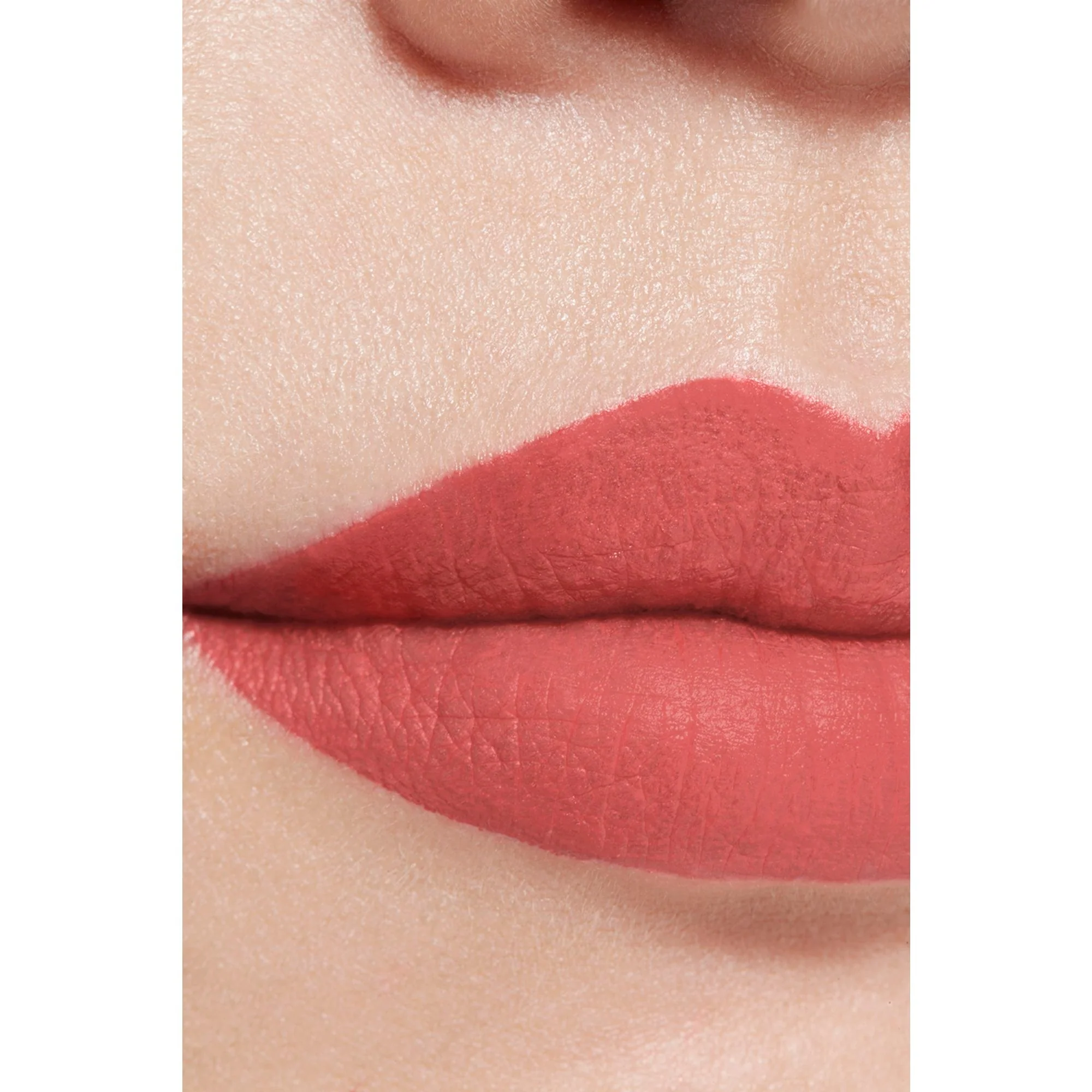 ROUGE ALLURE LIQUID VELVET – ULTRA DLHOTRVAJÚCI, INTENZÍVNY MATNÝ FLUIDNÝ RÚŽ