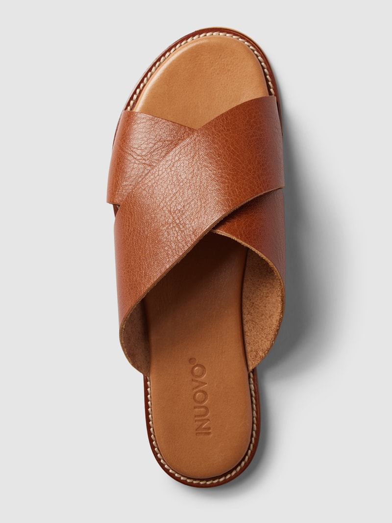 Pantoletten im Metallic-Look in cognac