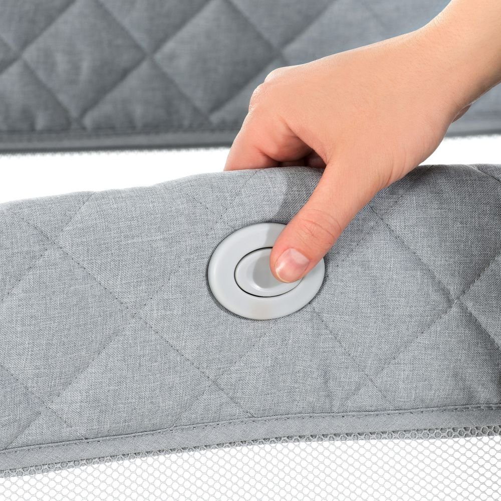 Hauck Baby-Reisebett Play'n Relax Center - Quilted Grey, 7-tlg., mit Matratze, Moskitonetz, Neugeborenen-Einsatz, Wickelauflage