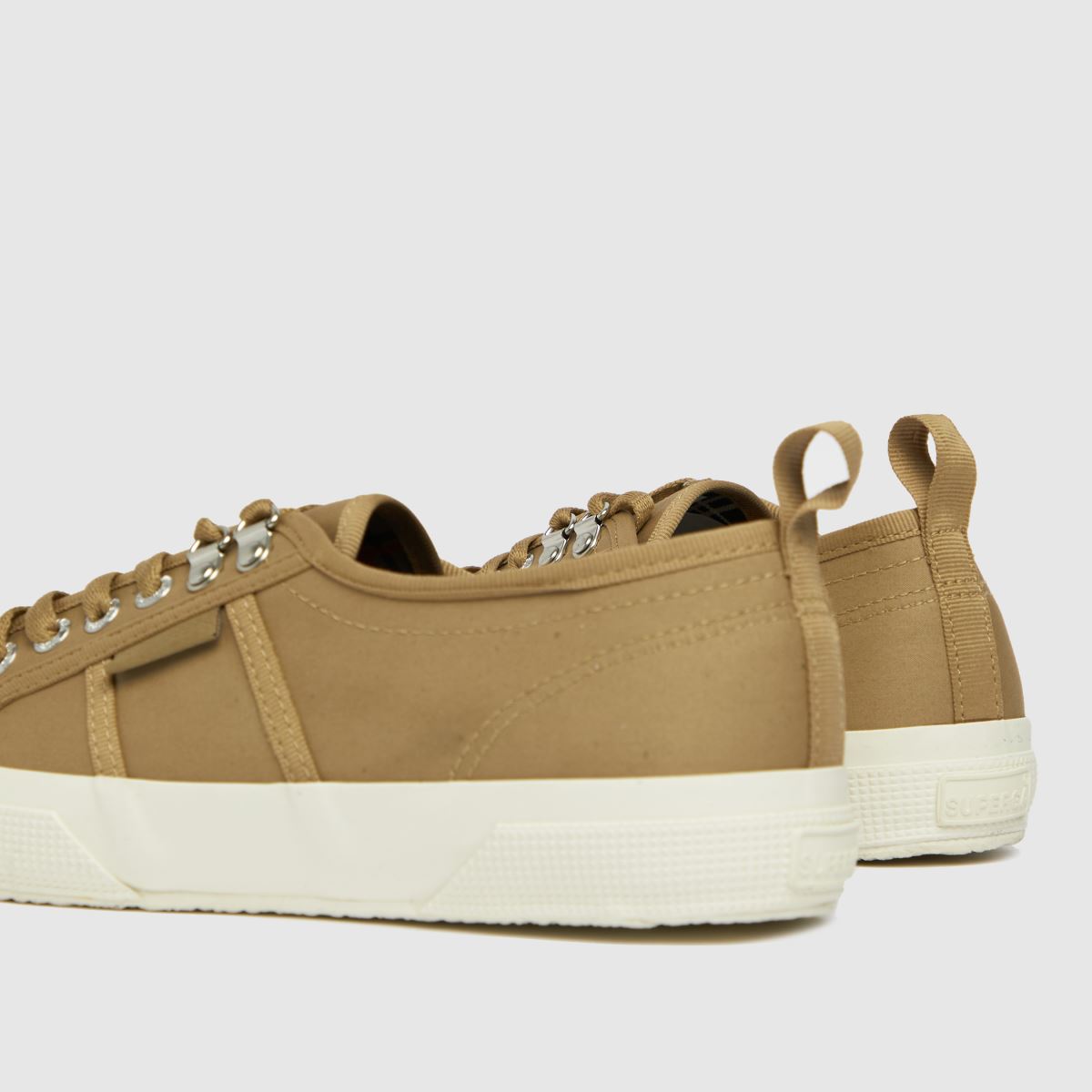 Superga 2750 balncscipő bézs színben