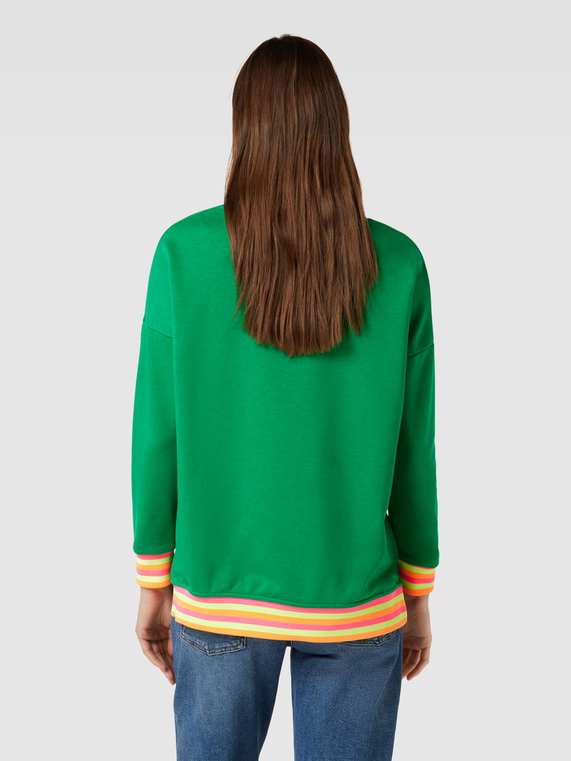 Sweatshirt mit Statement-Print und V-Ausschnitt Modell 'L(I)EBE!' in grün