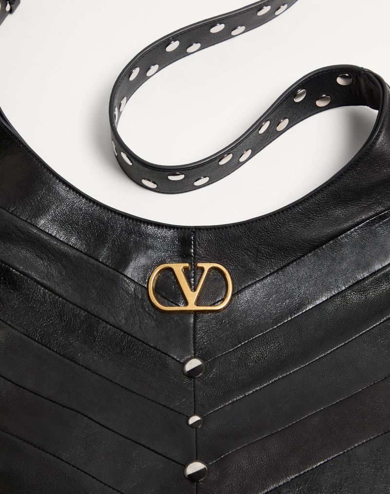 Valentino Garavani Hobo-taske i nappa med chevronmotiv og nitter