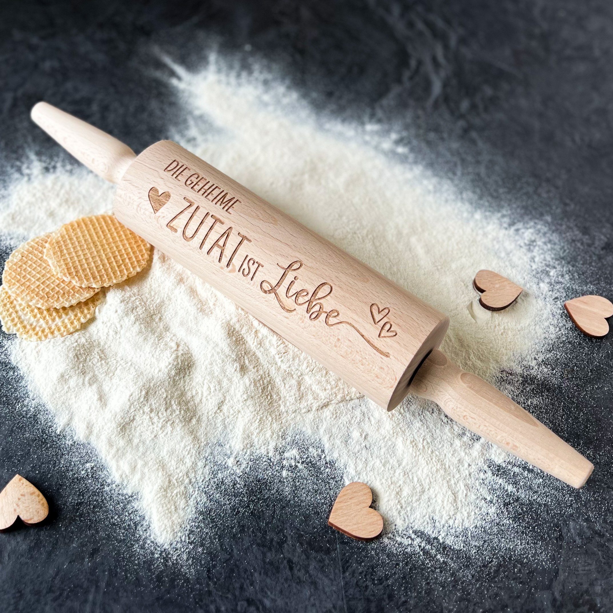 Spruchreif® Nudelholz Nudelholz mit Gravur, Teigroller aus Holz, Teigausroller Backzubehör, Nudelholz mit Prägung, tolle Geschenkidee