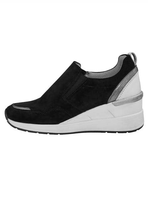 Slipper mit besonders hohem Keilabsatz