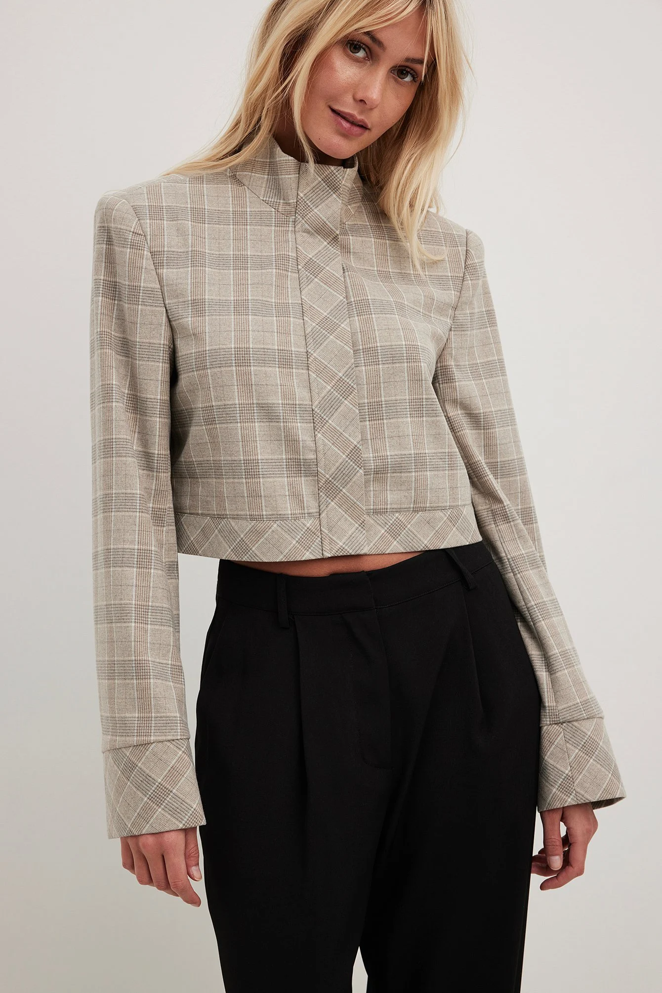 Dünne cropped Jacke mit Karomuster