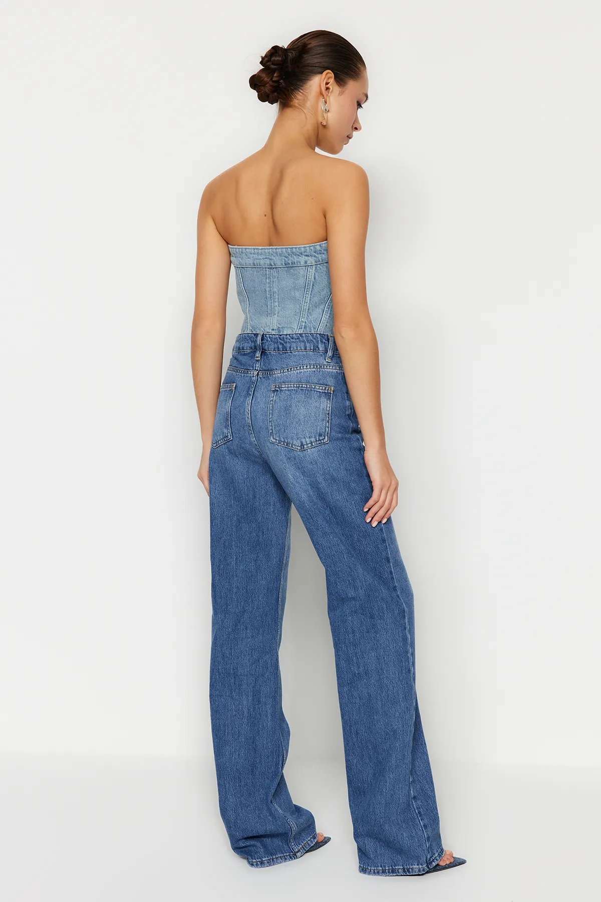 Trendyol Collection  Dunkelblaue Jeans mit hoher Taille und weitem Bein TWOSS24JE00022