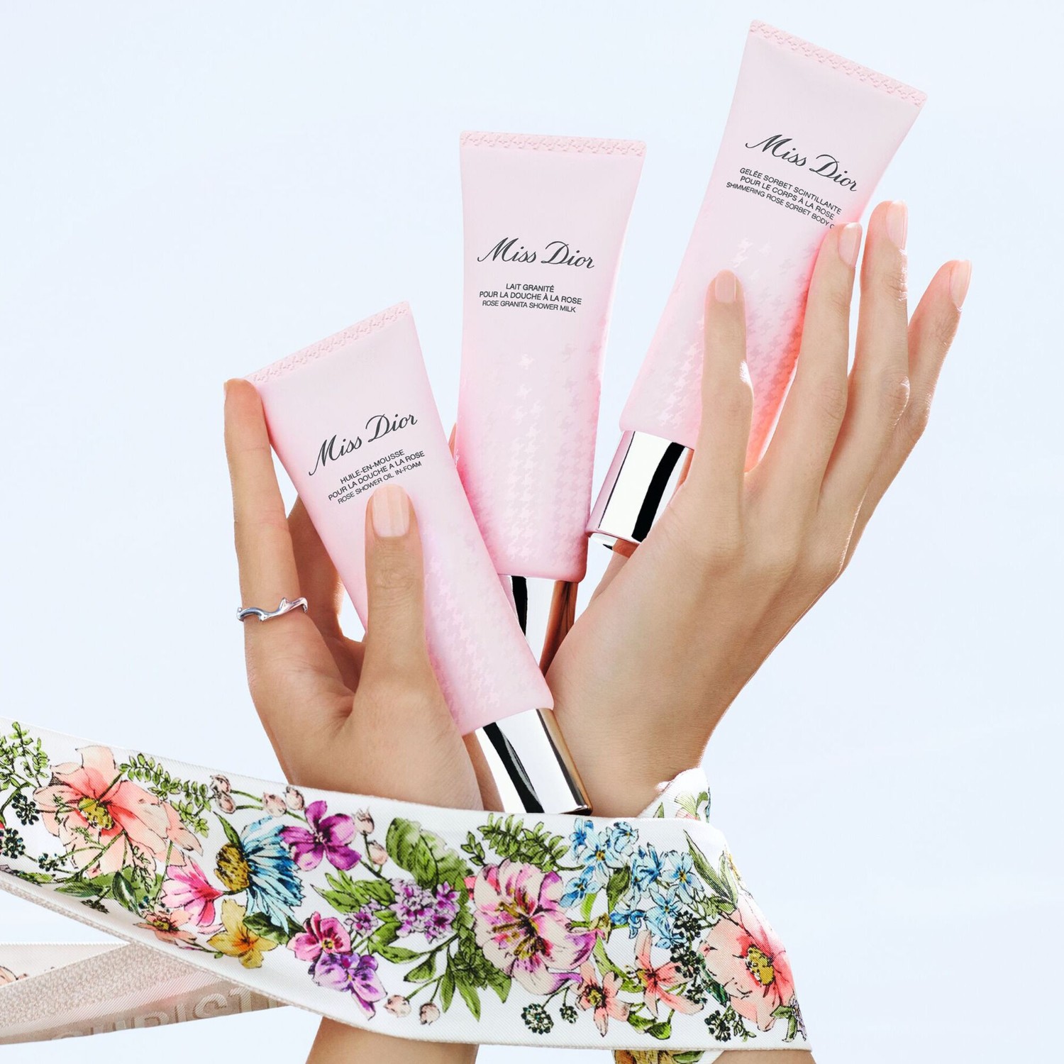 Rose Granita Shower Milk Peeling – hautreinigend und feuchtigkeitsspendend