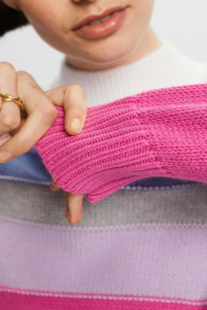 Gestreifter Pullover mit Stehkragen