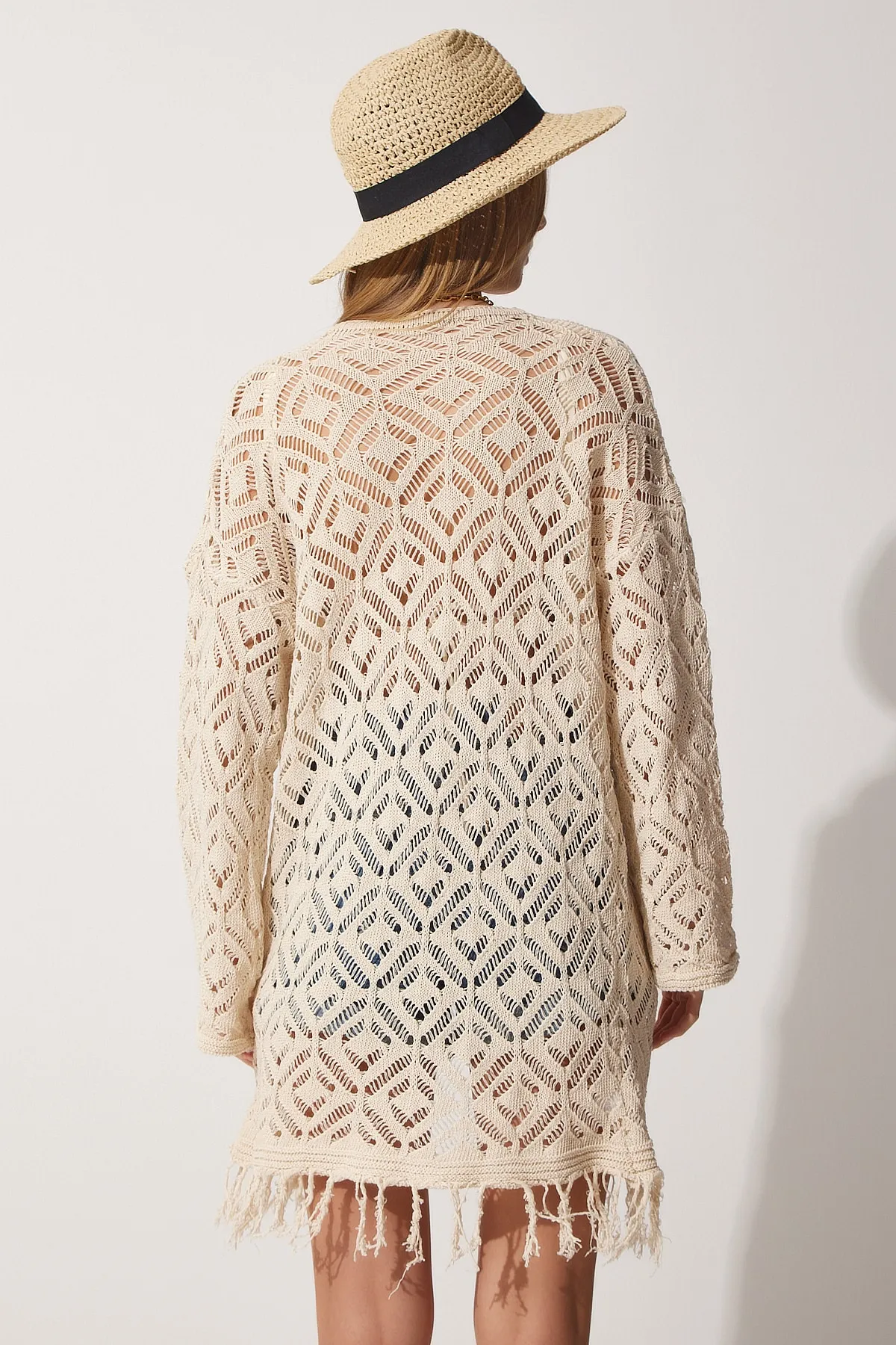 Happiness İstanbul  Cremefarbene Strickjacke mit Fransen und Quasten für Damen NF00047