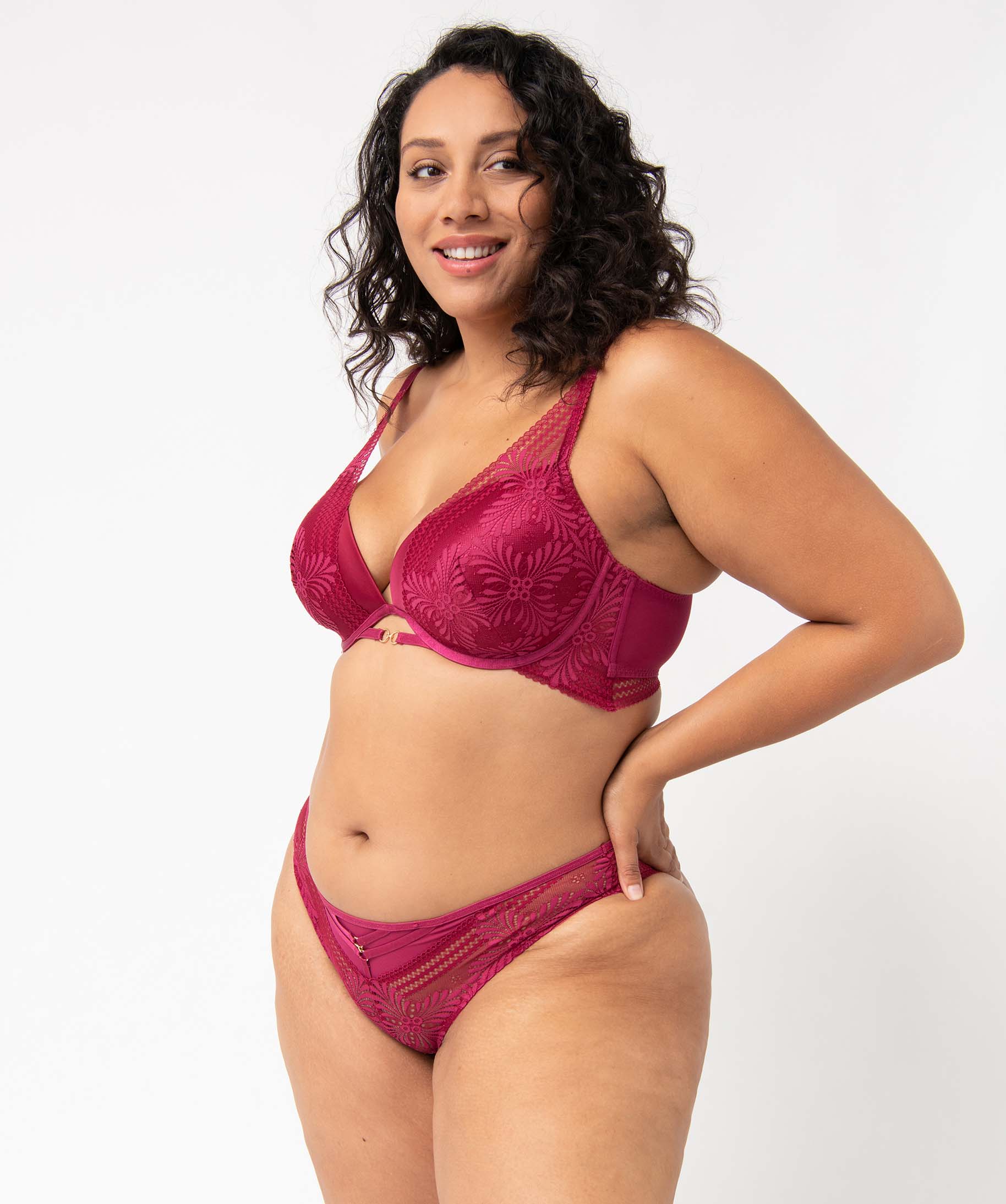 Tanga femme grande taille en dentelle et tulle rouge | GEMO