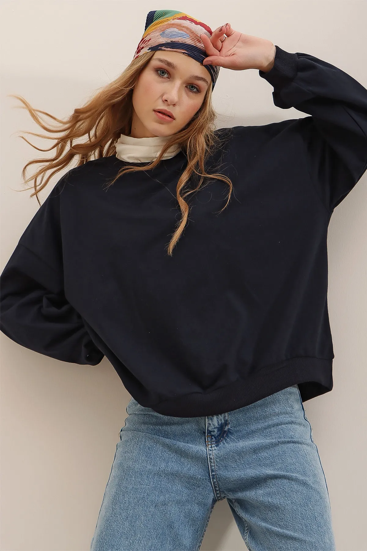 Trend Alaçatı Stili  Marineblaues Oversize-Sweatshirt mit Rundhalsausschnitt für Damen ALC-669-001