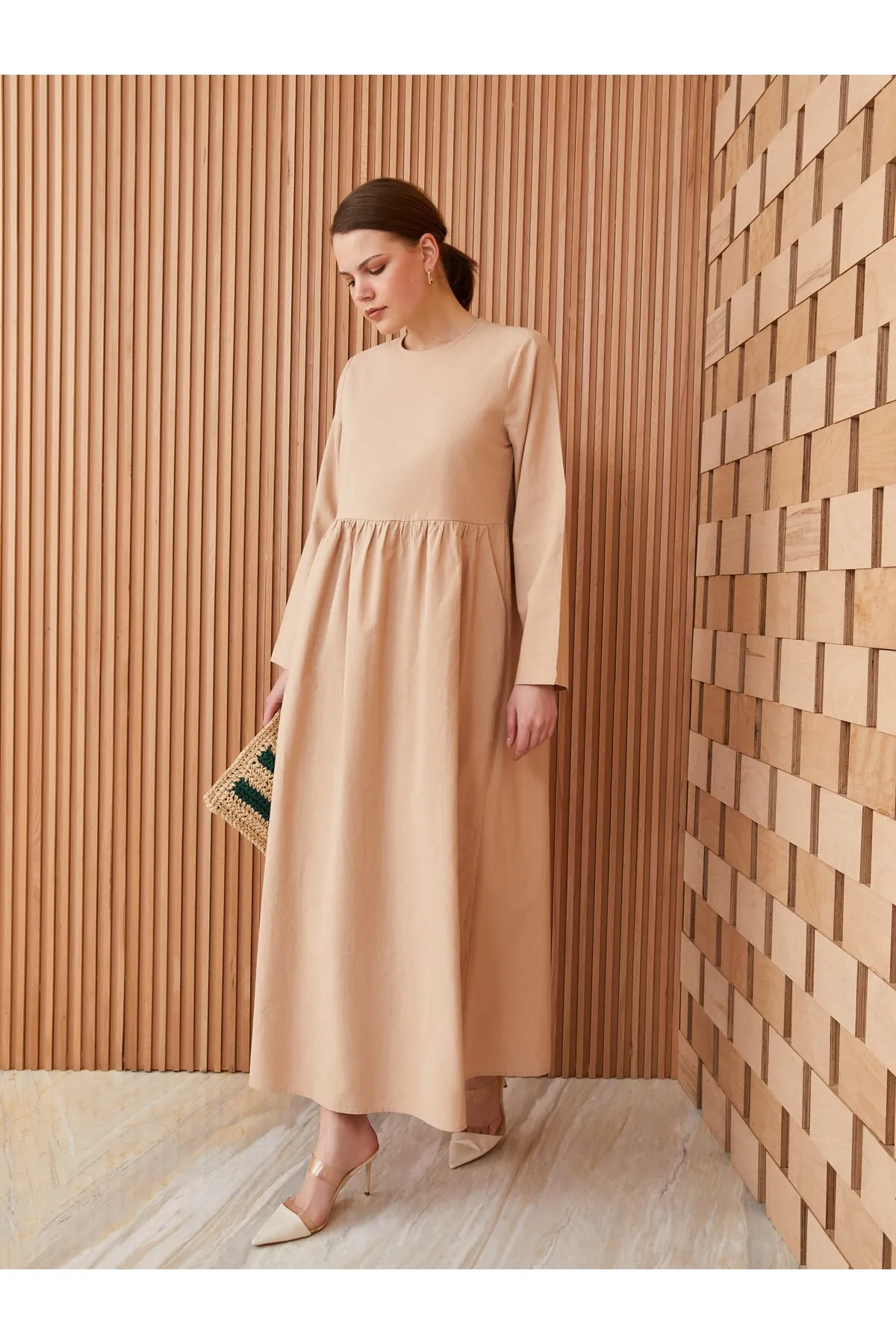 LC Waikiki  Gerades, langärmliges Damenkleid aus Leinenmischung mit Rundhalsausschnitt