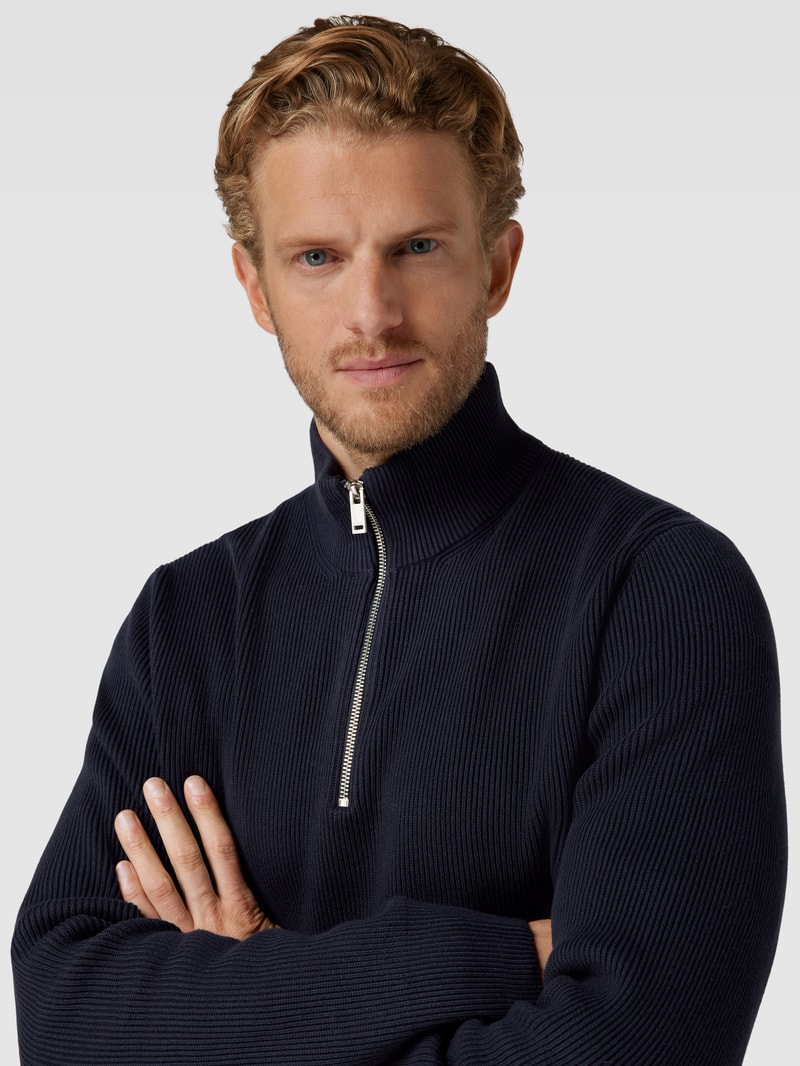Strickpullover mit Stehkragen und Reißverschluss in marineblau