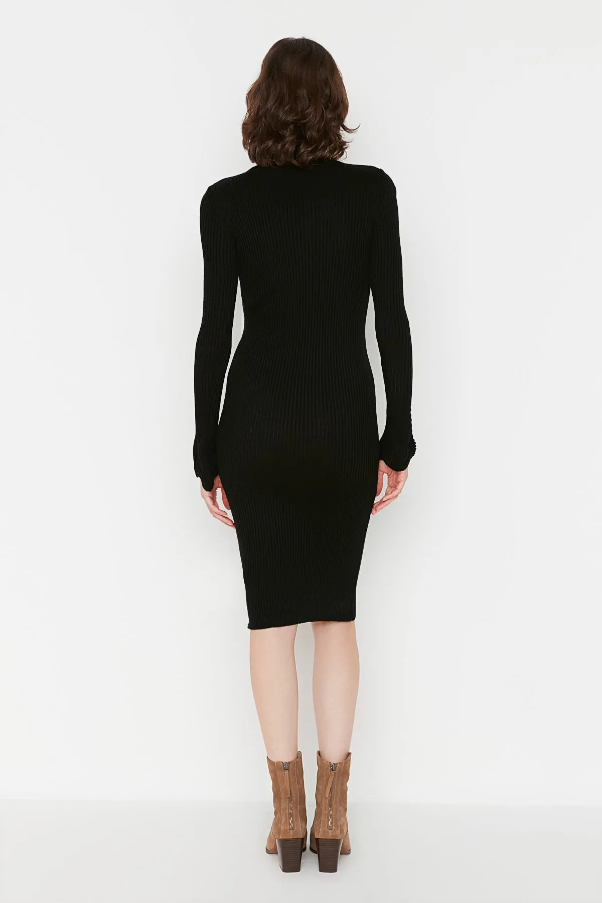 Trendyol Collection  Schwarzes Volant-Strickkleid mit Ärmeln TWOAW20YN0005