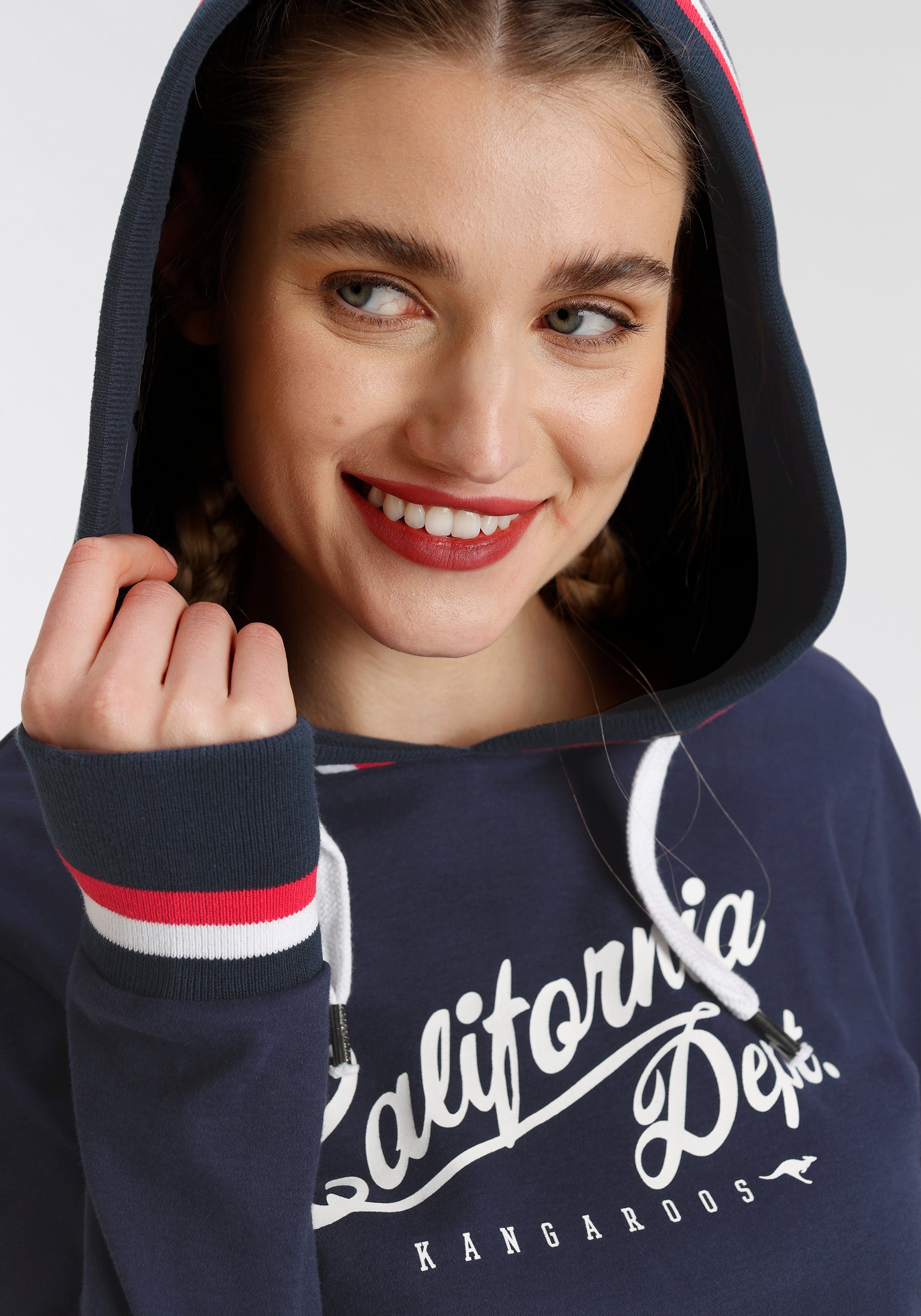 KangaROOS Kapuzensweatshirt mit großen Logoschriftzug & Kontraststreifen - NEUE KOLLEKTION