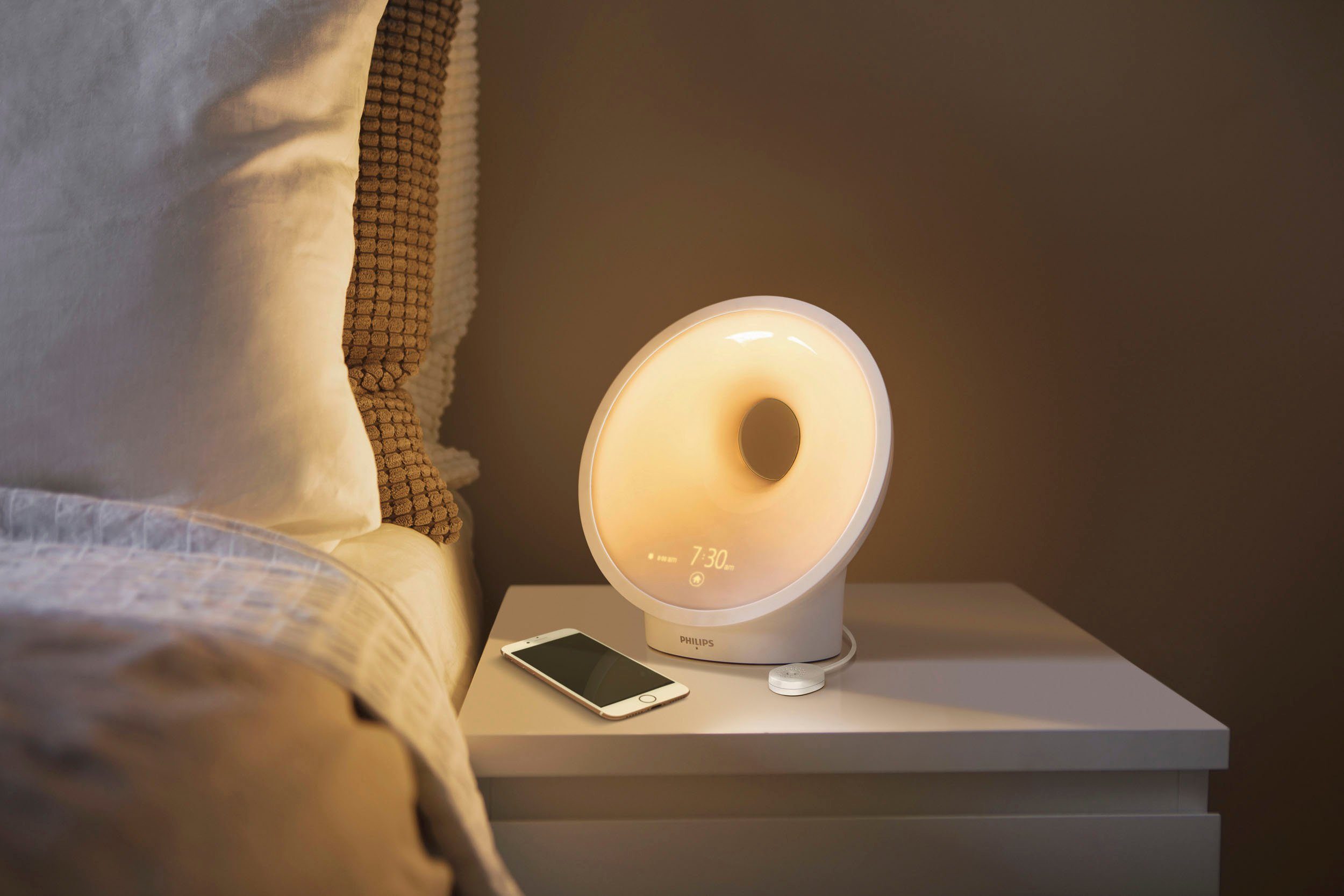Philips Tageslichtwecker SmartSleep HF3672/01 mit 8 natürlichen Wecktönen, UKW Radio und 25 Lichteinstellungen