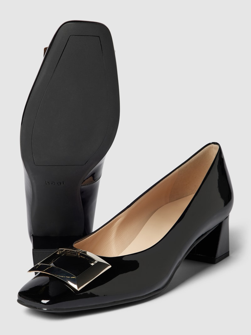 Ballerinas aus Leder mit Zierbesatz in schwarz
