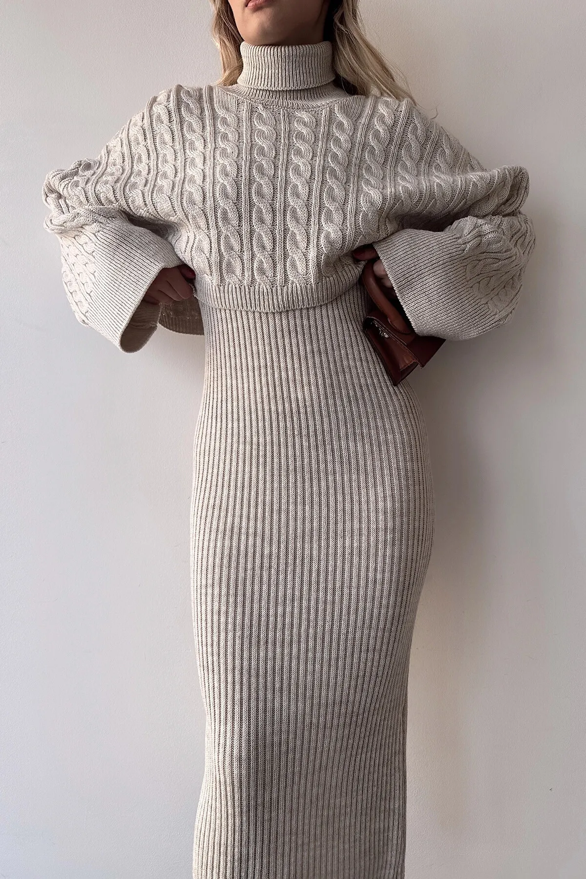ZF BUTİK  Set aus schwarzem Rollkragenpullover mit gestricktem Motiv und Strickkleid