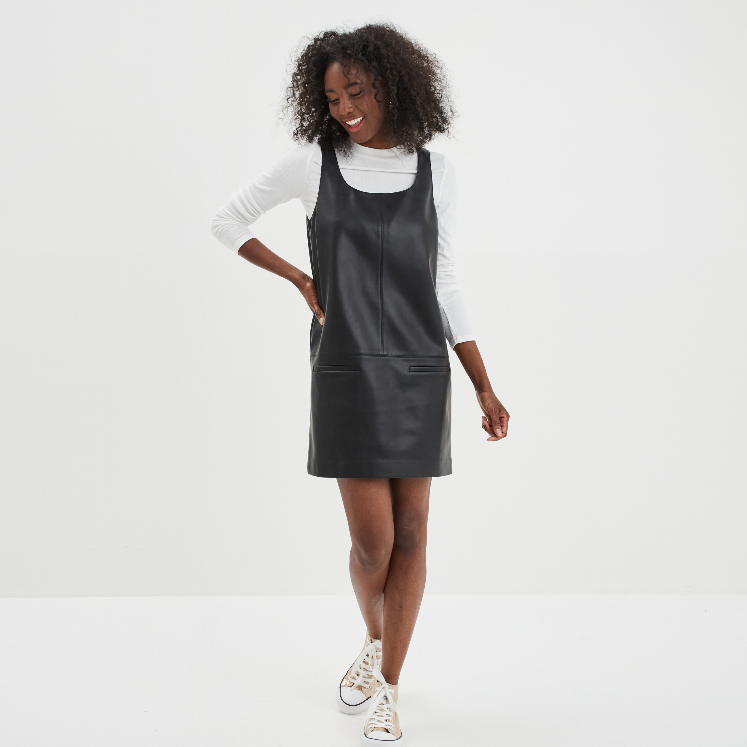 Robe chasuble courte simili cuir noir femme | La Halle