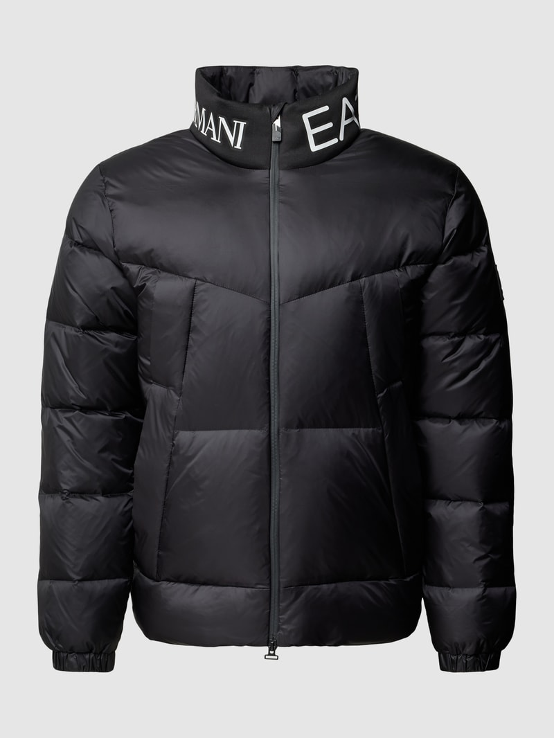 Daunenjacke mit Stehkragen in schwarz