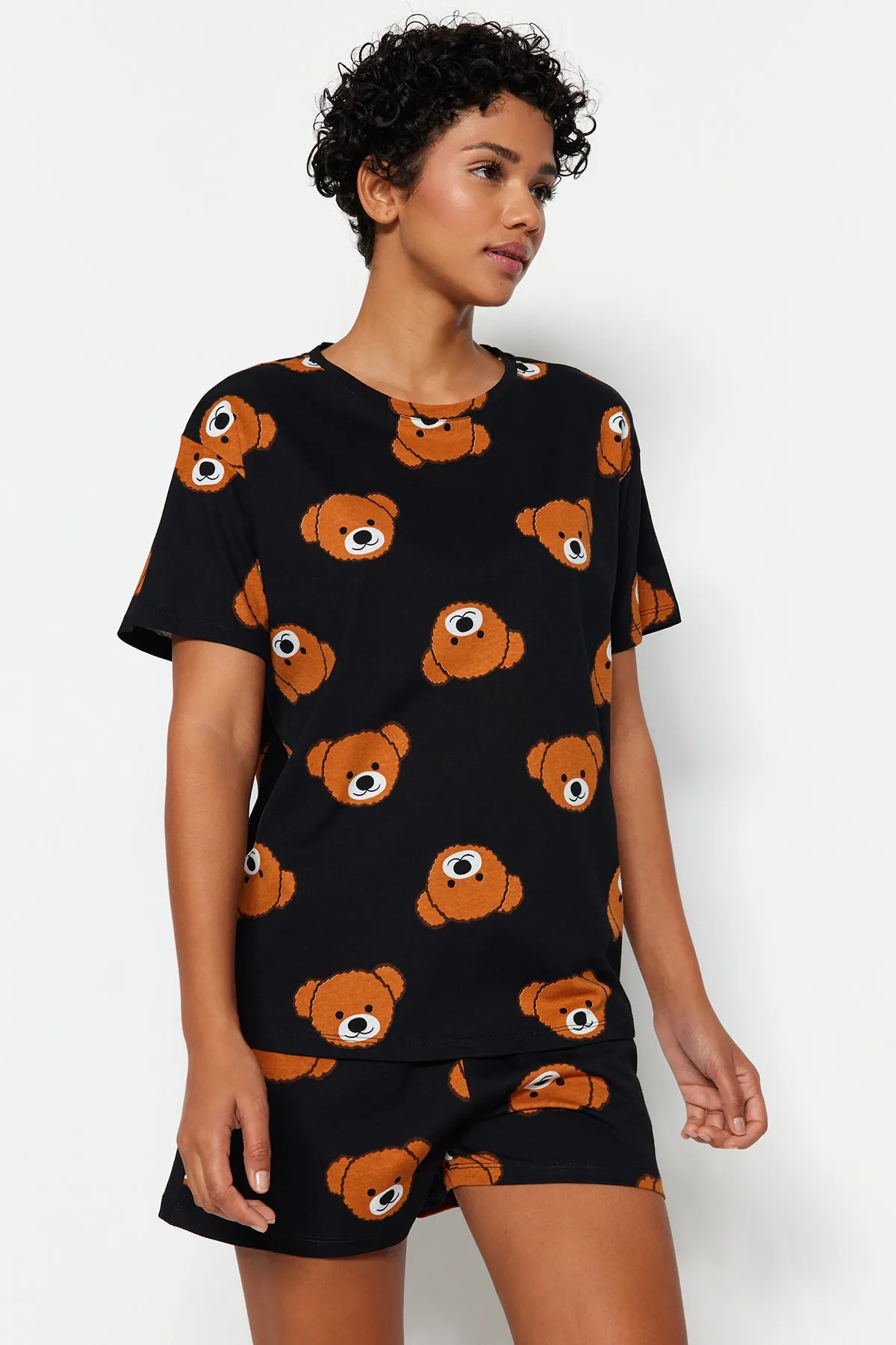Trendyol Collection  Schwarzes Strickpyjama-Set mit T-Shirt und Shorts aus 100 % Baumwolle mit Teddybärmuster THMSS23PT00005