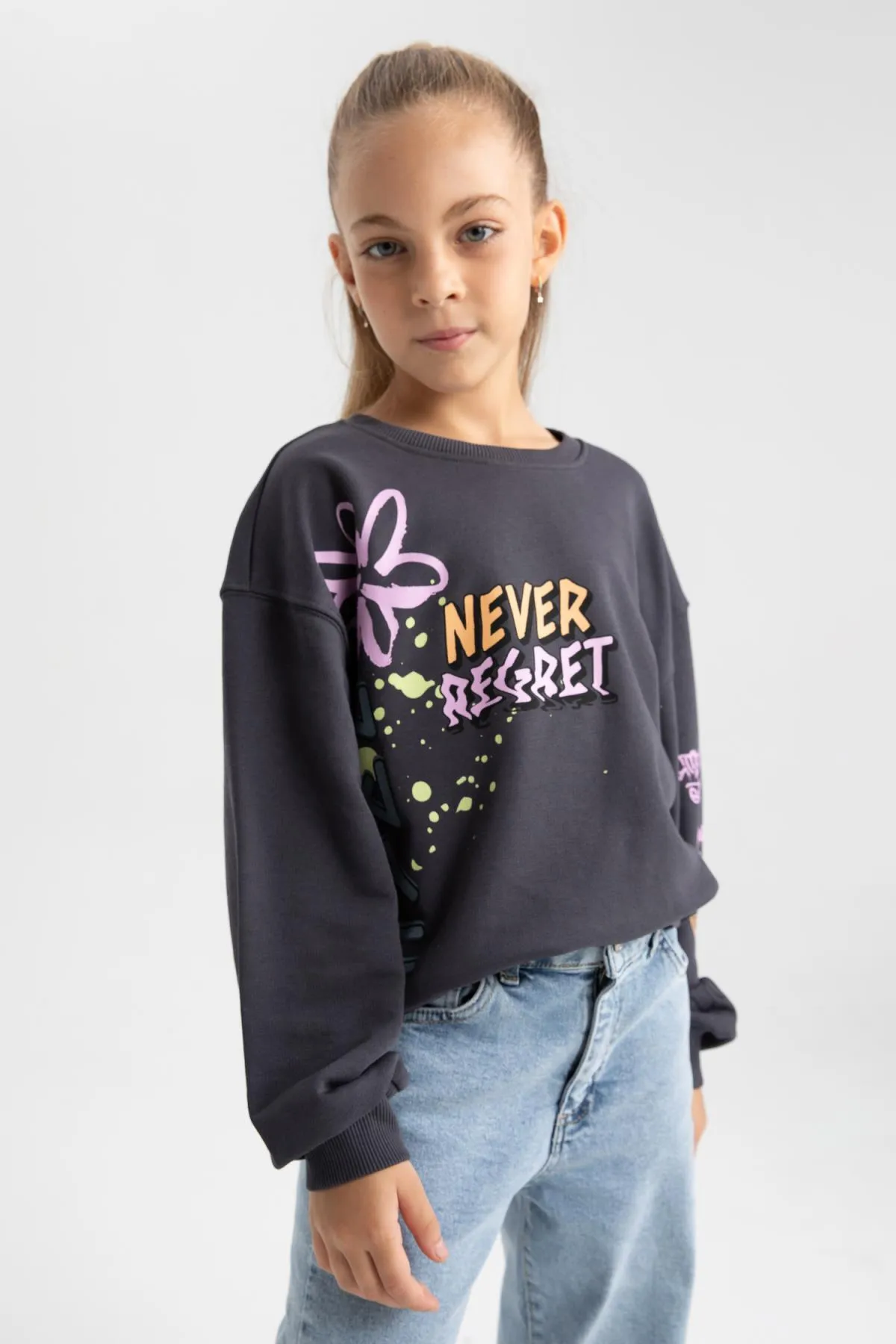 DeFacto  Mädchen-Sweatshirt mit normaler Passform und Rundhalsausschnitt