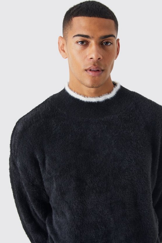 Flauschiger Oversize Pullover mit Trichterkragen