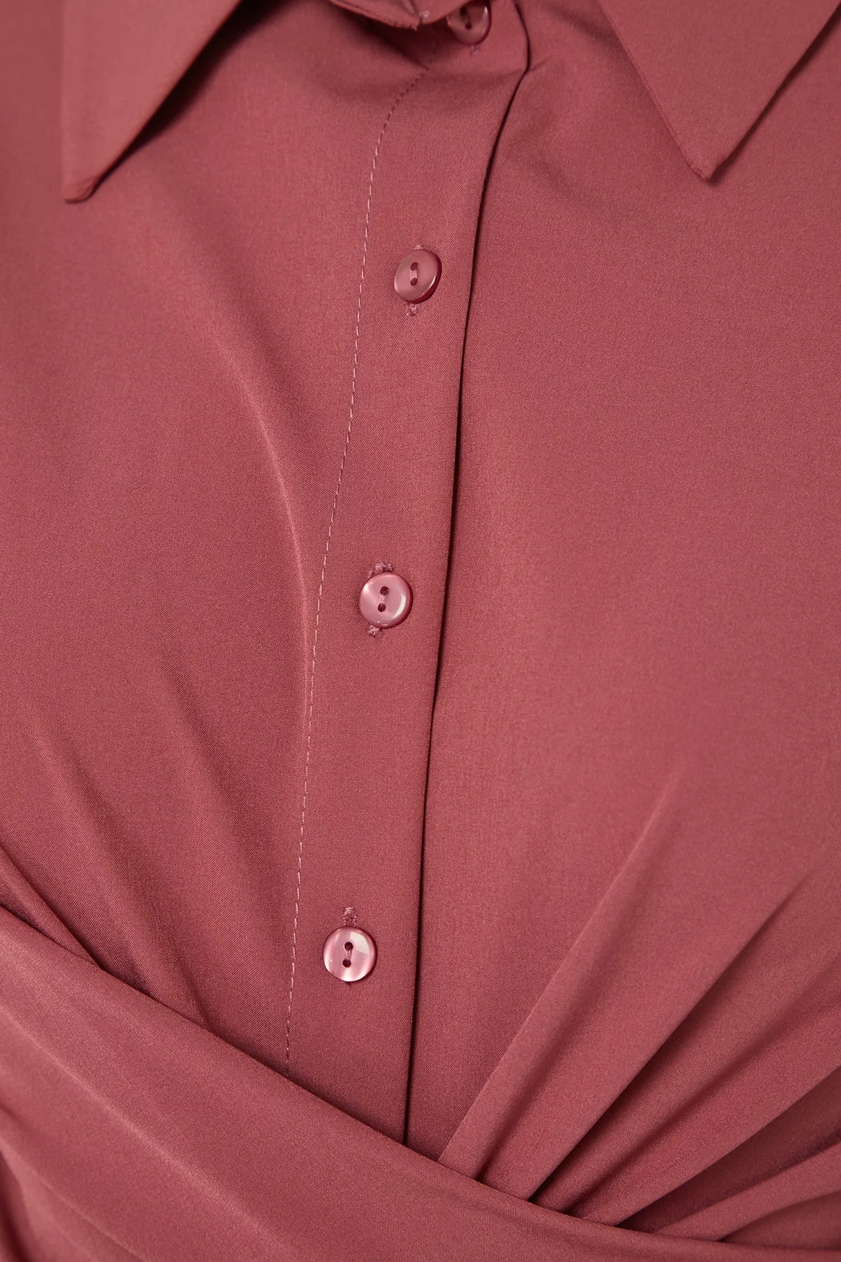 Trendyol Modest  Gewebtes Kleid aus Fallschirmstoff mit getrockneter Rose, Schnürung und detaillierter halber Knopfleiste TCTSS23EB00103