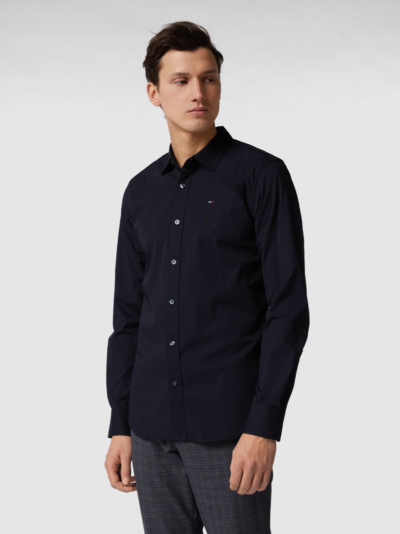 Slim Fit Freizeithemd mit Stretch-Anteil in schwarz