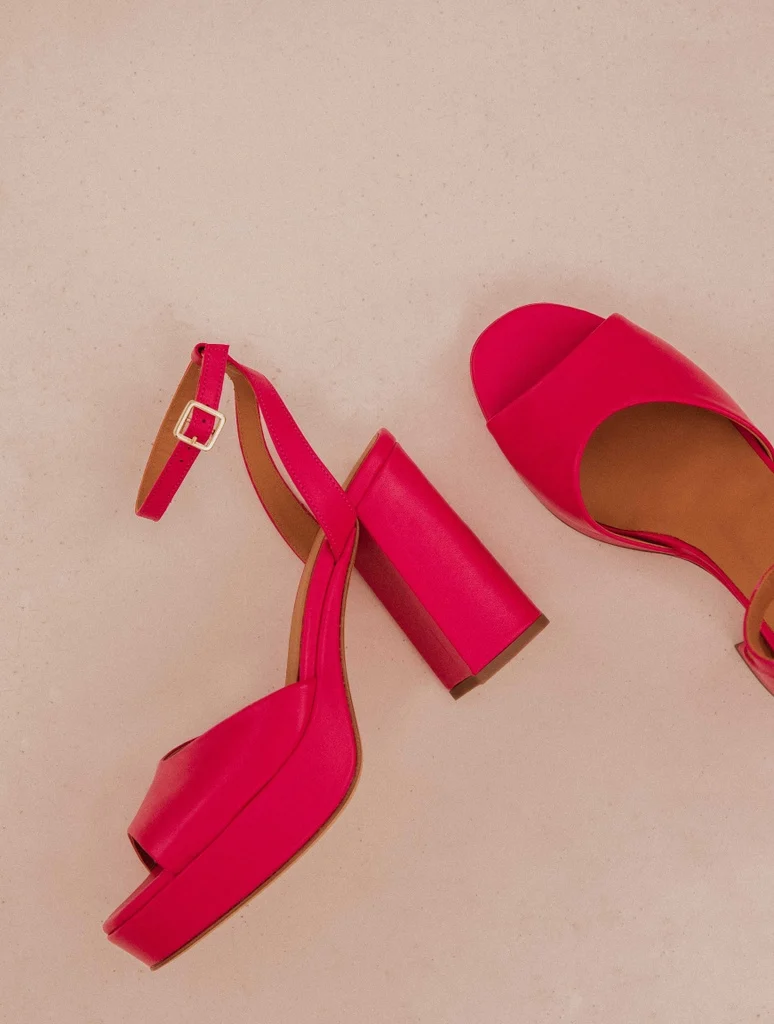 Lisa - Hot Pink