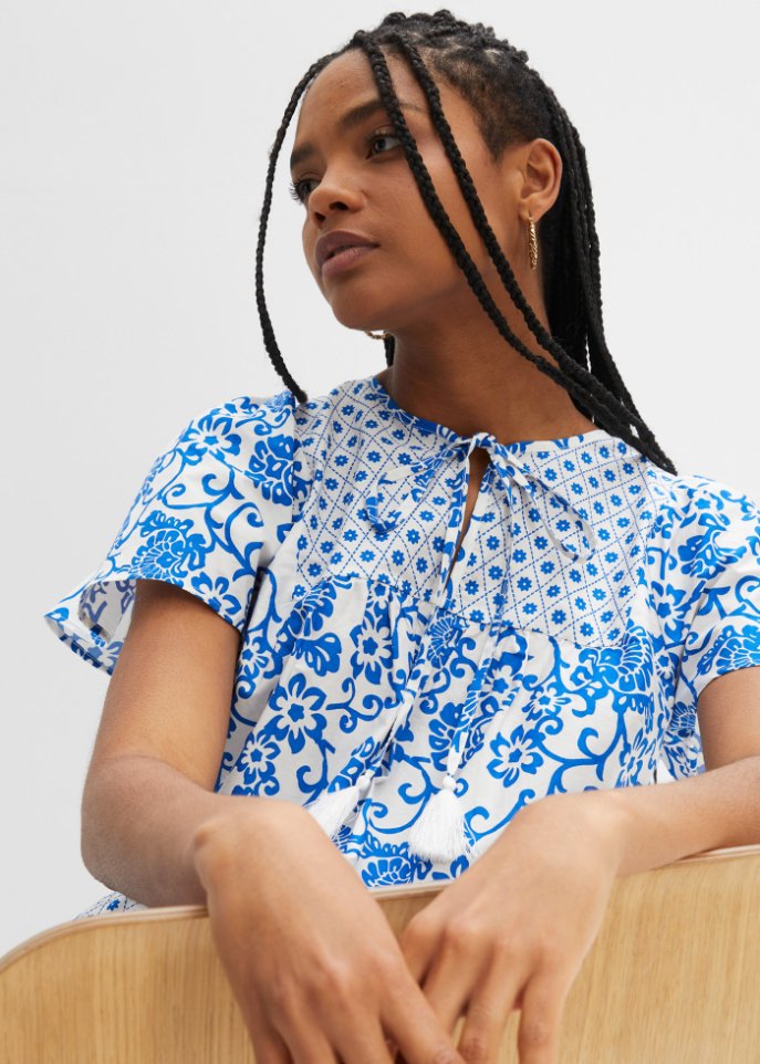 Kleid mit Volant in festem Material