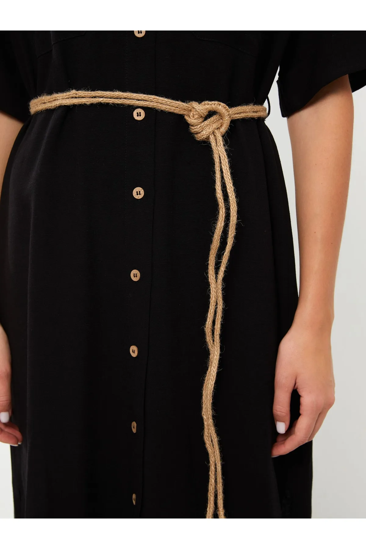 LC Waikiki  Einfarbiges, kurzärmliges Damenkleid mit Hemdkragen