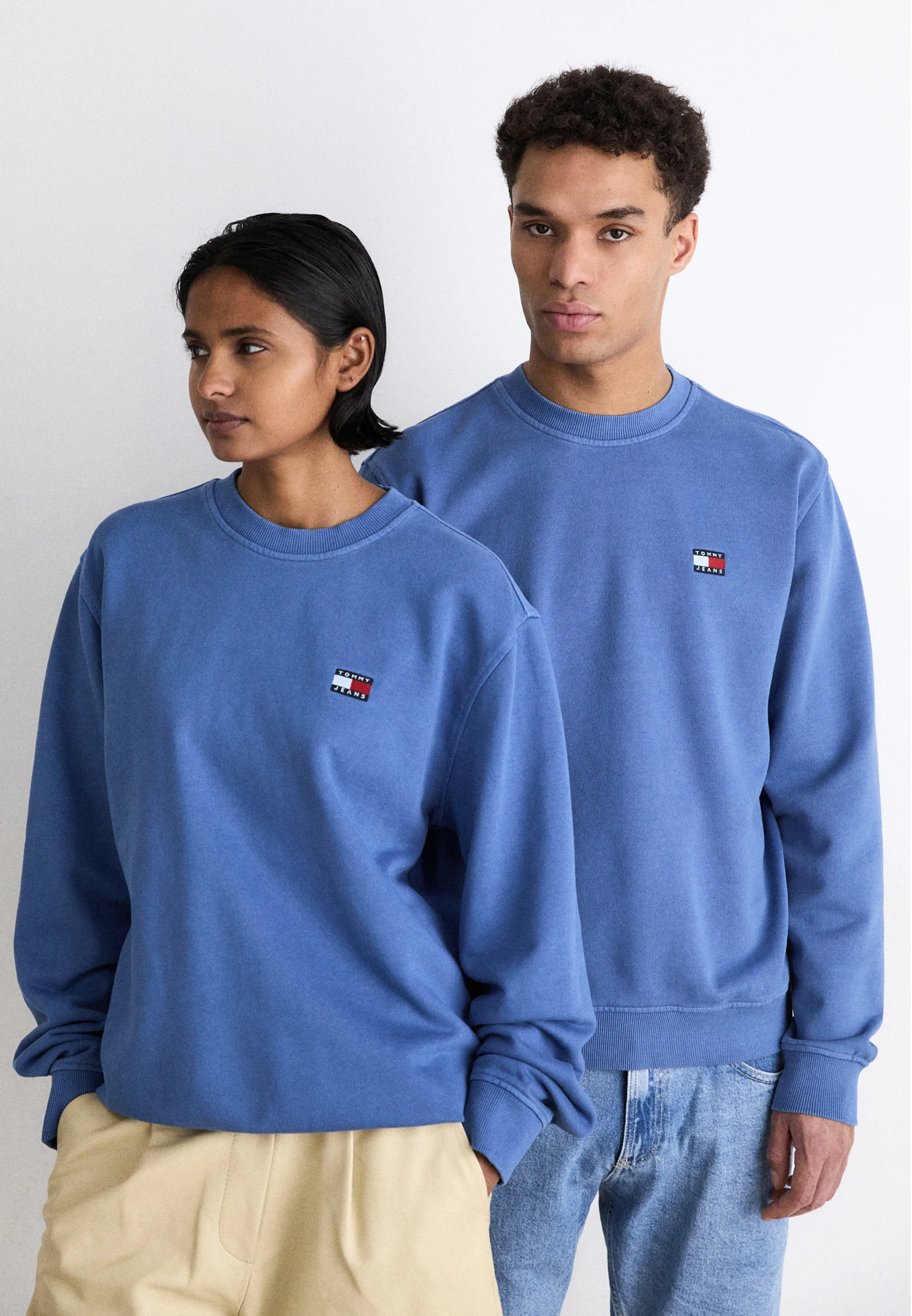 Sudadera unisex con logo lavado de Tommy Jeans