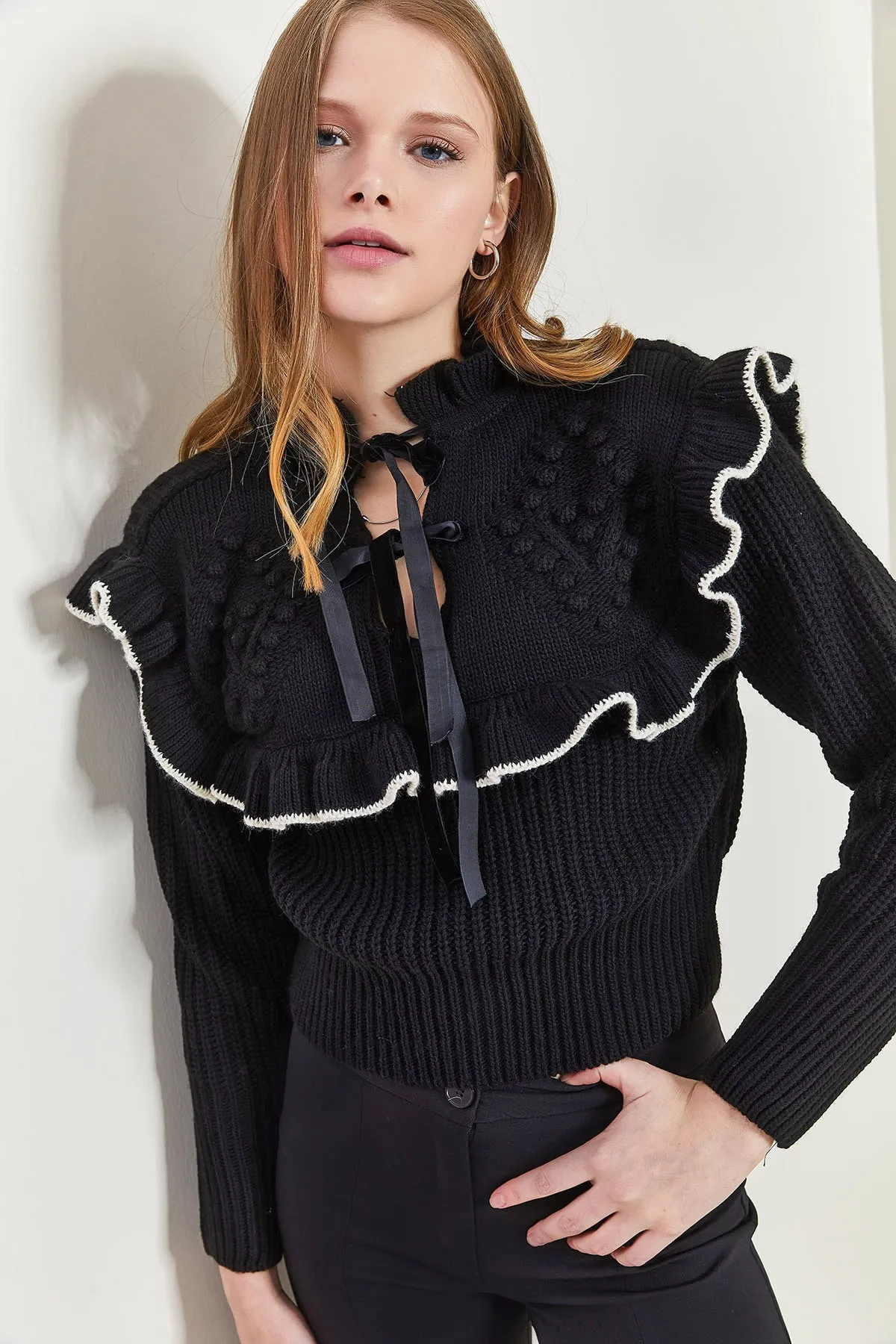 Bianco Lucci  Damenpullover mit Rüschen und Schleifendetail