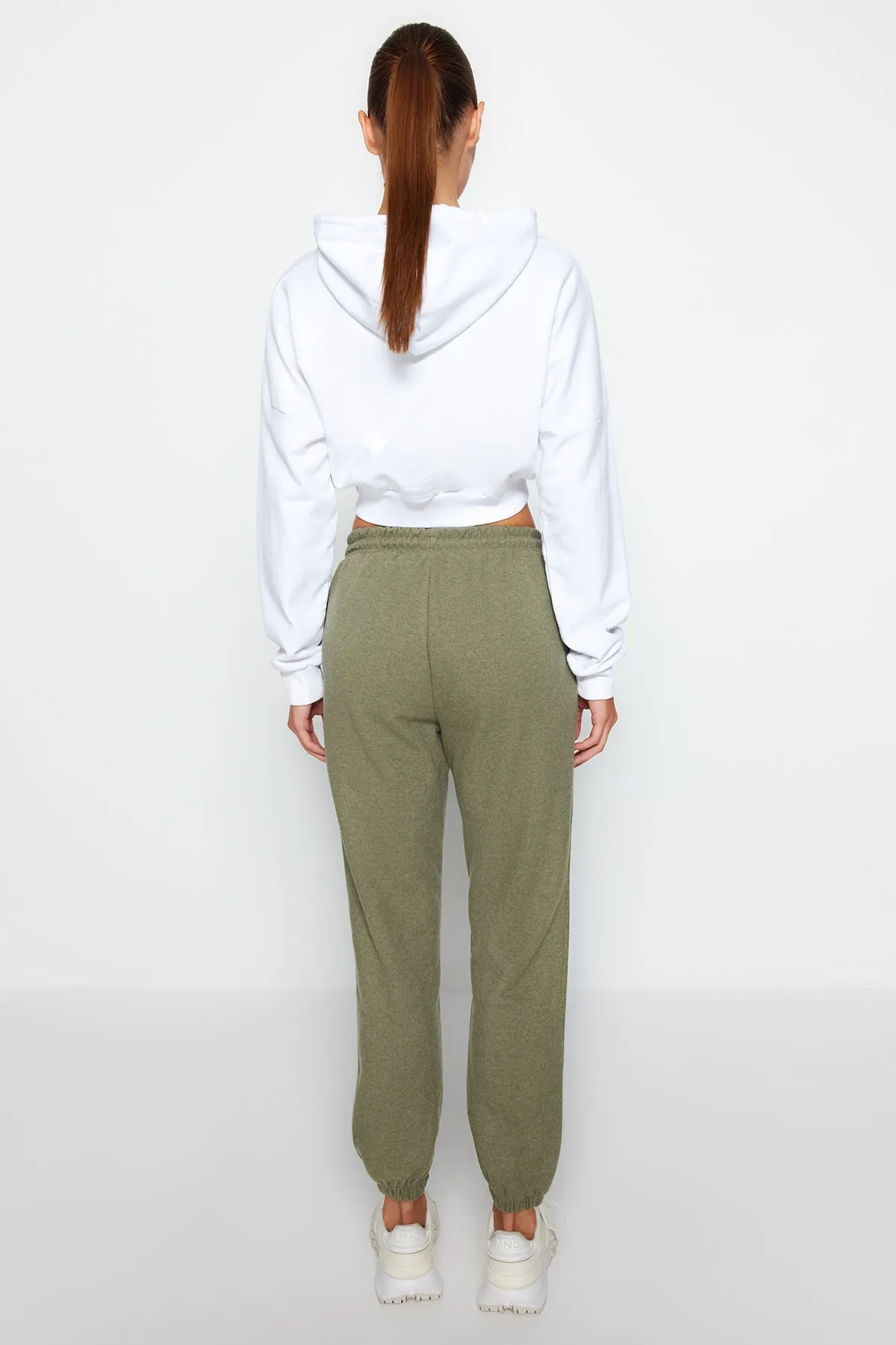 Trendyol Collection  Khakifarbene Thessaloniki-Sport-Jogginghose mit bequemer Passform und Taschenstrick TWOAW21EA0168