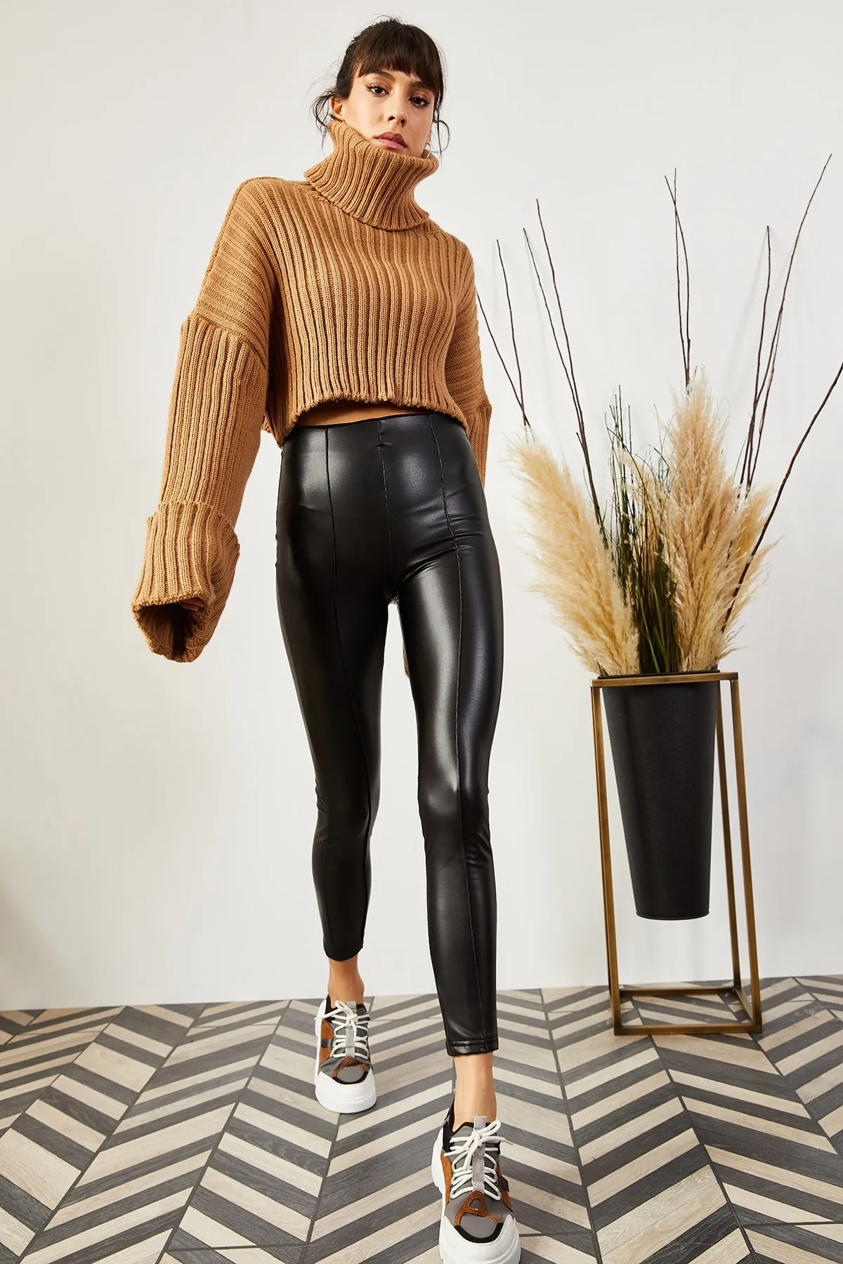 Olalook  Schwarze Leggings aus Kunstleder für Damen mit Fleece-Innenseite TYT-19000045
