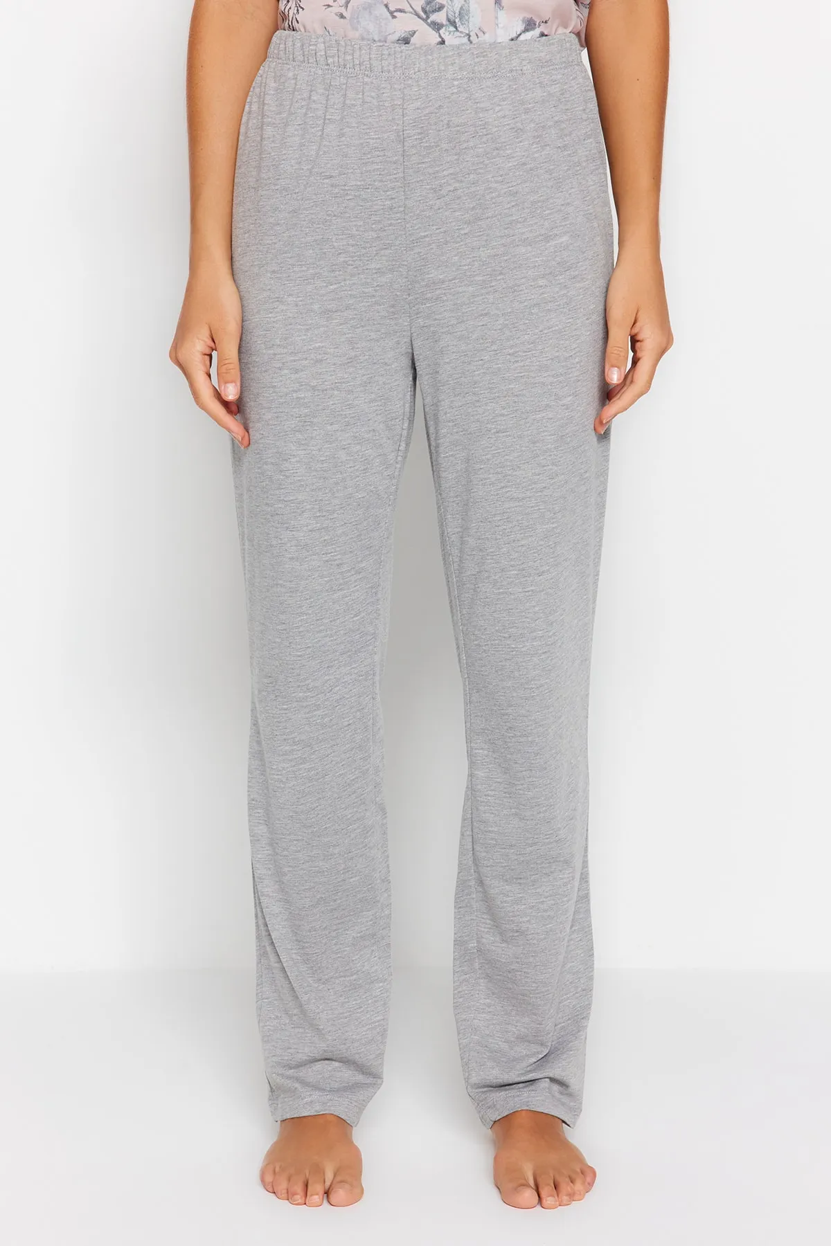 Trendyol Collection  Graues Pyjama-Set aus Strick mit Blumenmuster, 100 % Baumwolle, THMAW22PT0694