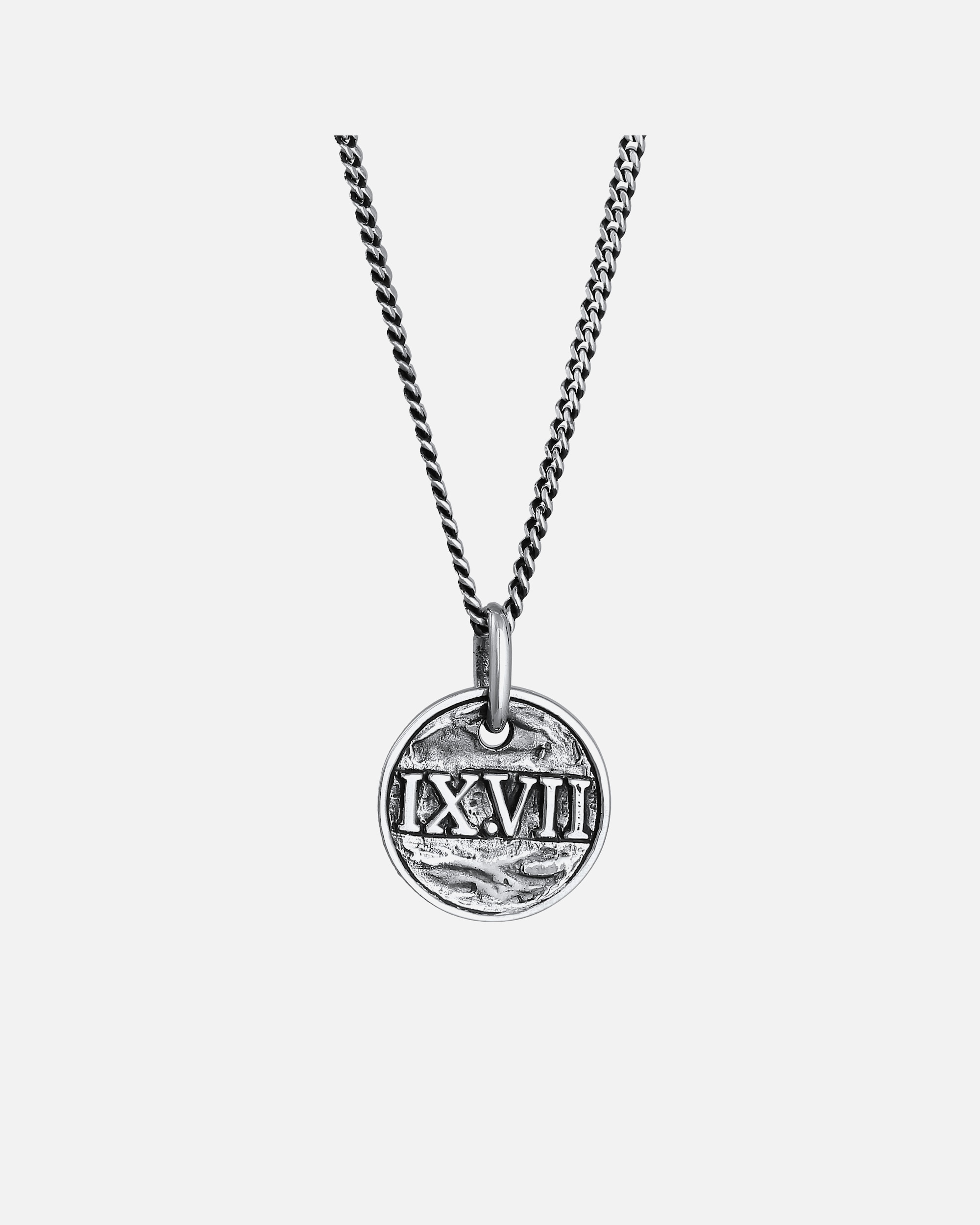 Colgante de moneda para hombre KUZZOI con números romanos en plata de ley 925 oxidada.