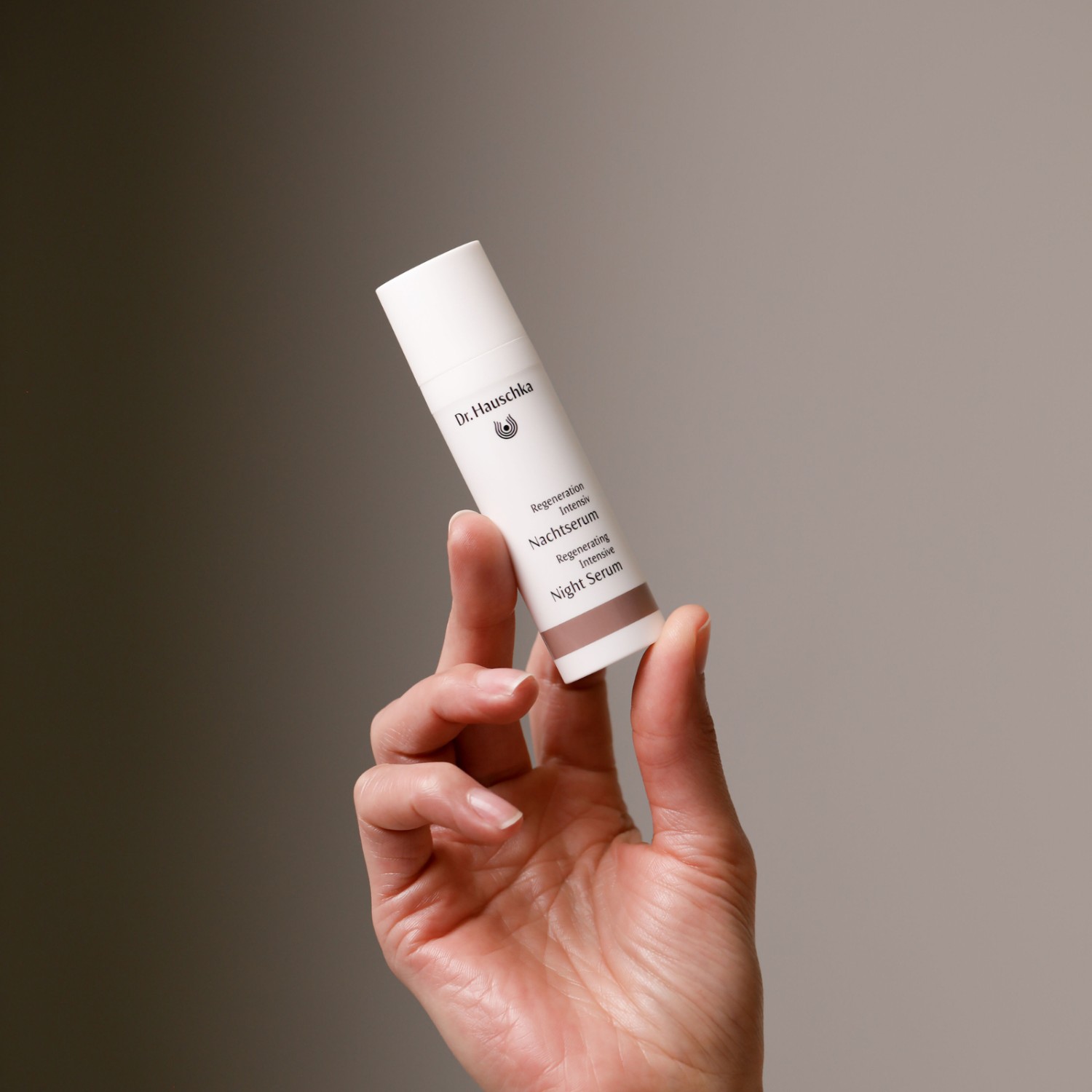 Serum na Noc Dr. Hauschka - Intensywnie Regenerujące