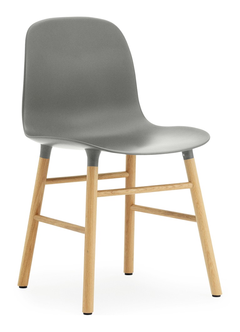 Normann Copenhagen Form krēsls ar ozolkoka pamatni