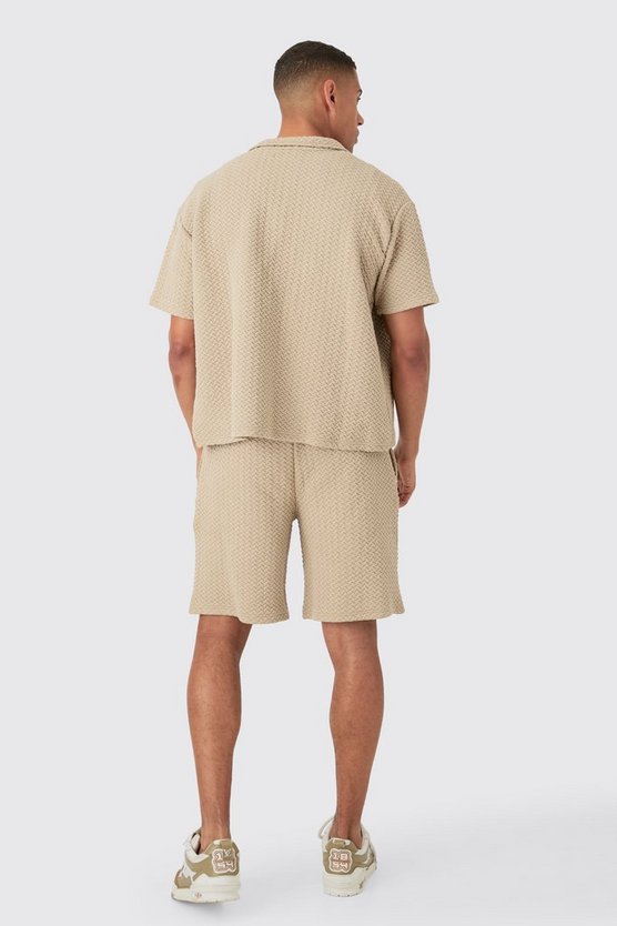 Kastiges Oversize Poloshirt und Shorts mit Stickerei
