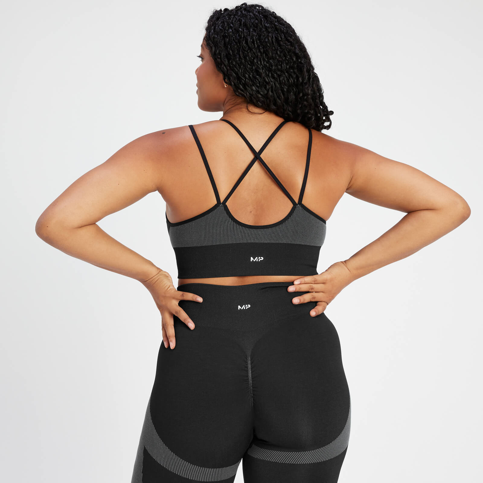 Brassière de sport sans coutures avec effet froncé MP Impact pour femmes – Noir