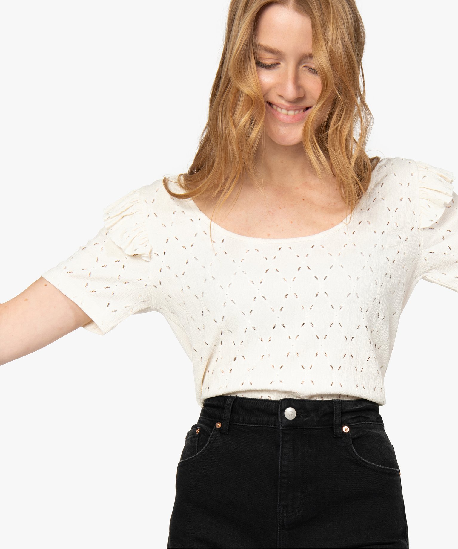 Tee-shirt femme en crêpe ajouré et volant blanc | GEMO