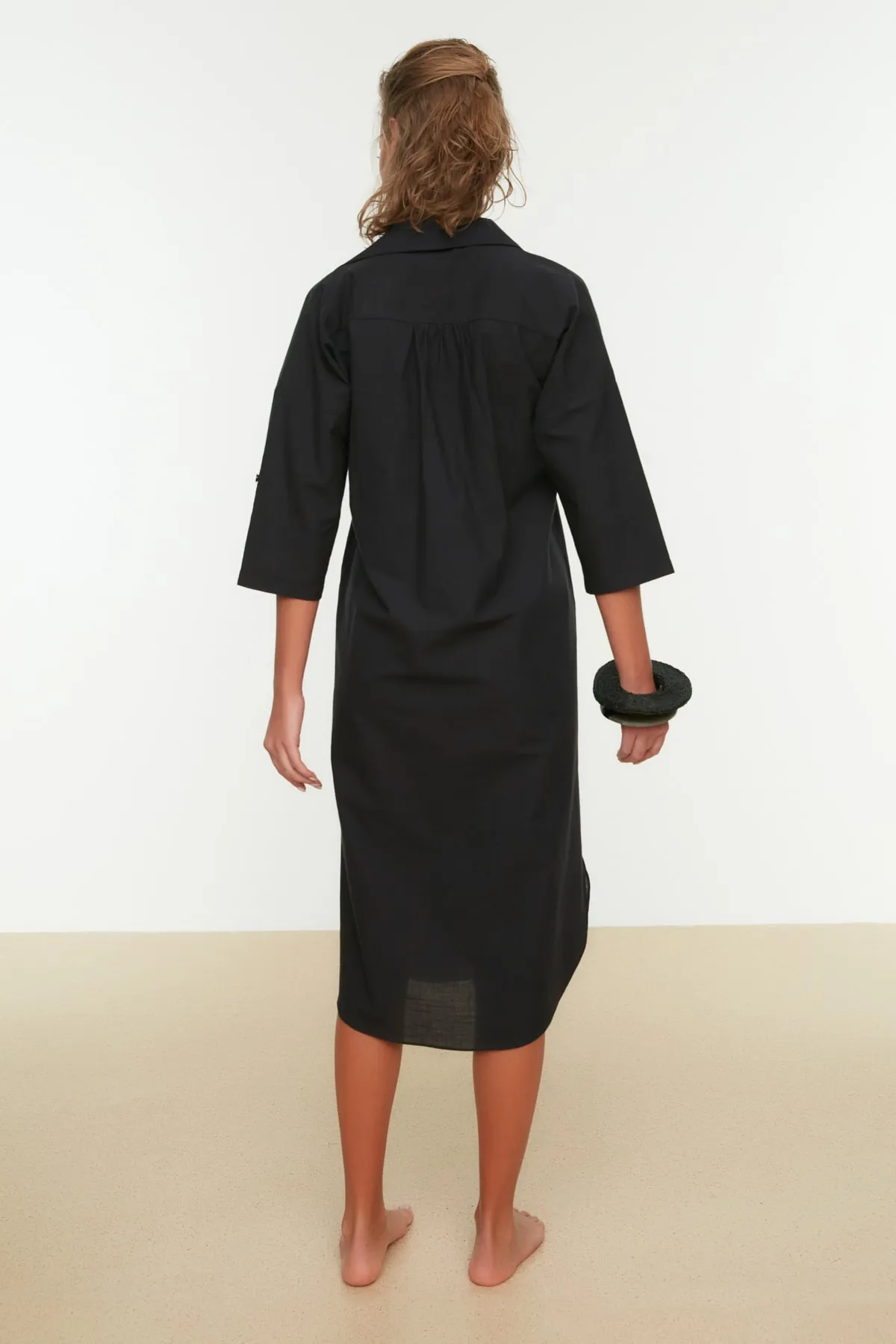 Trendyol Collection  Schwarzes Midi-Strandkleid mit gewebtem Schlitz TBESS21EL3847