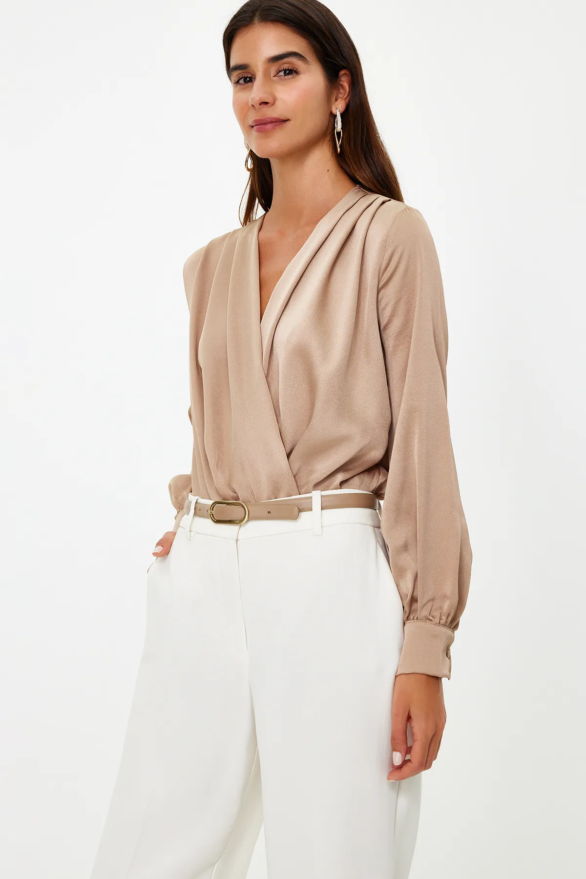 Trendyol Collection  Body aus Nerzsatin mit zweireihigem Kragen und Druckknopfdetail - TOFAW19BB0678
